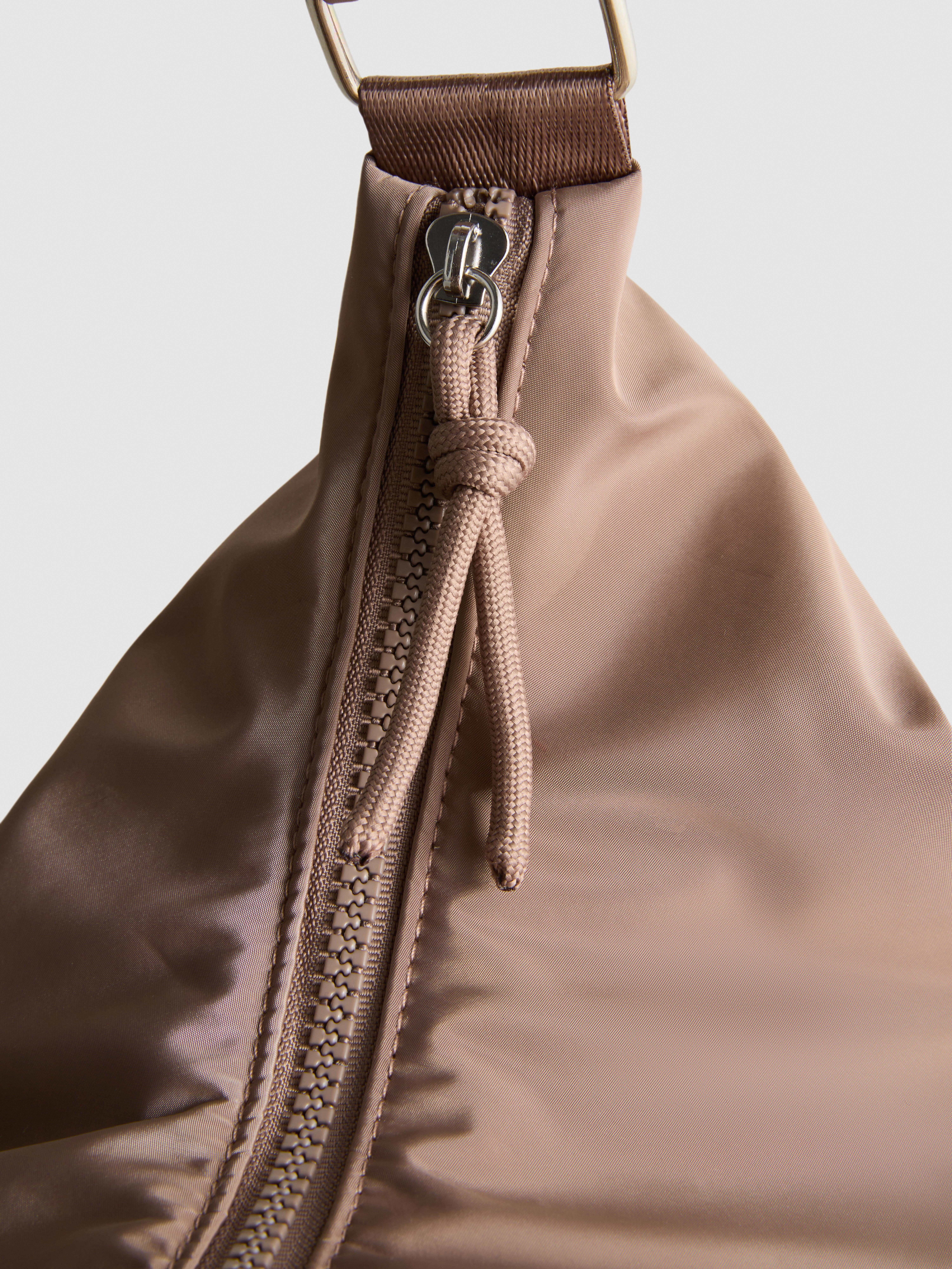 Schultertasche mit Raffung