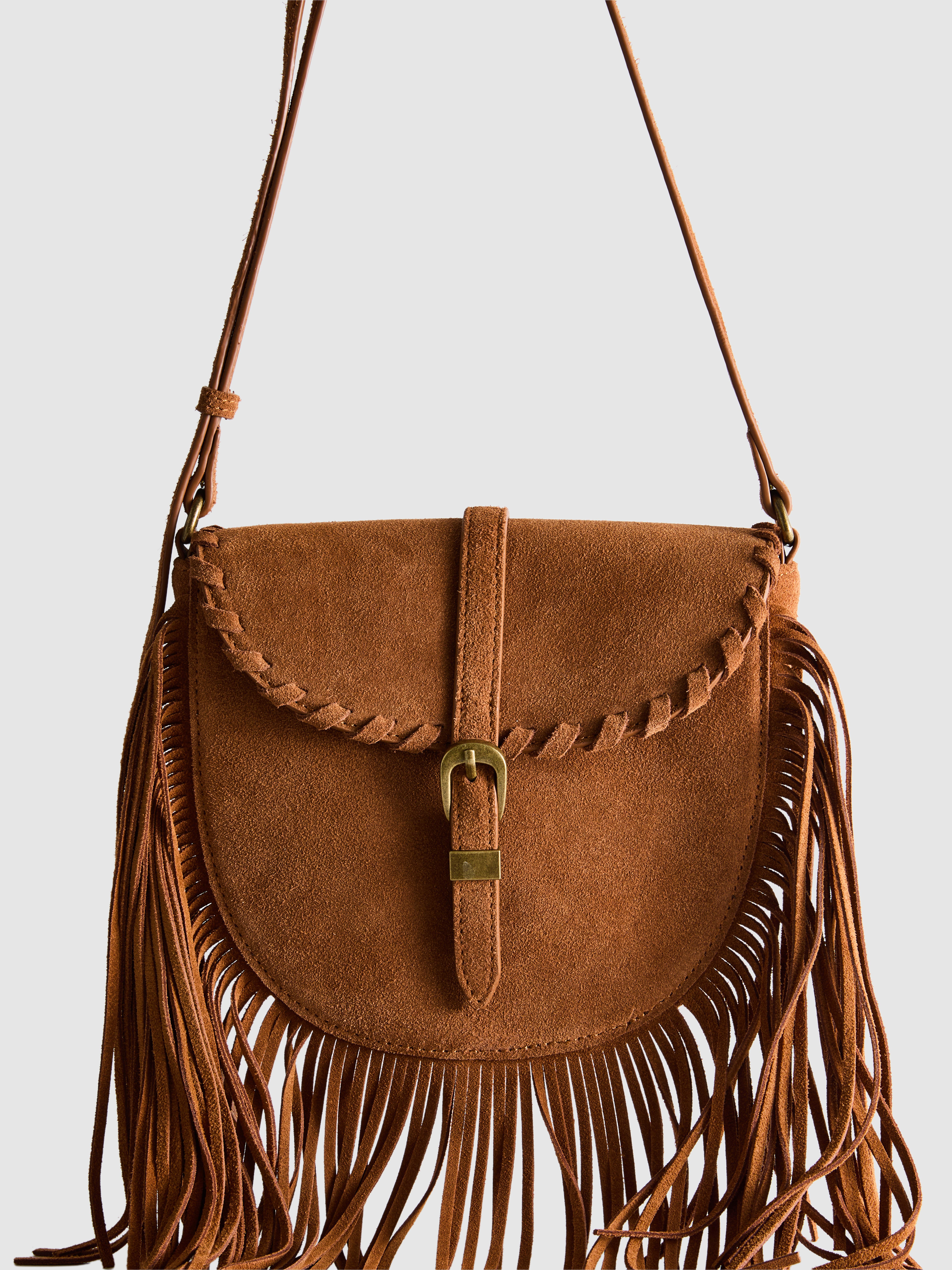 Bolso saddle con flecos de Paula Echevarría
