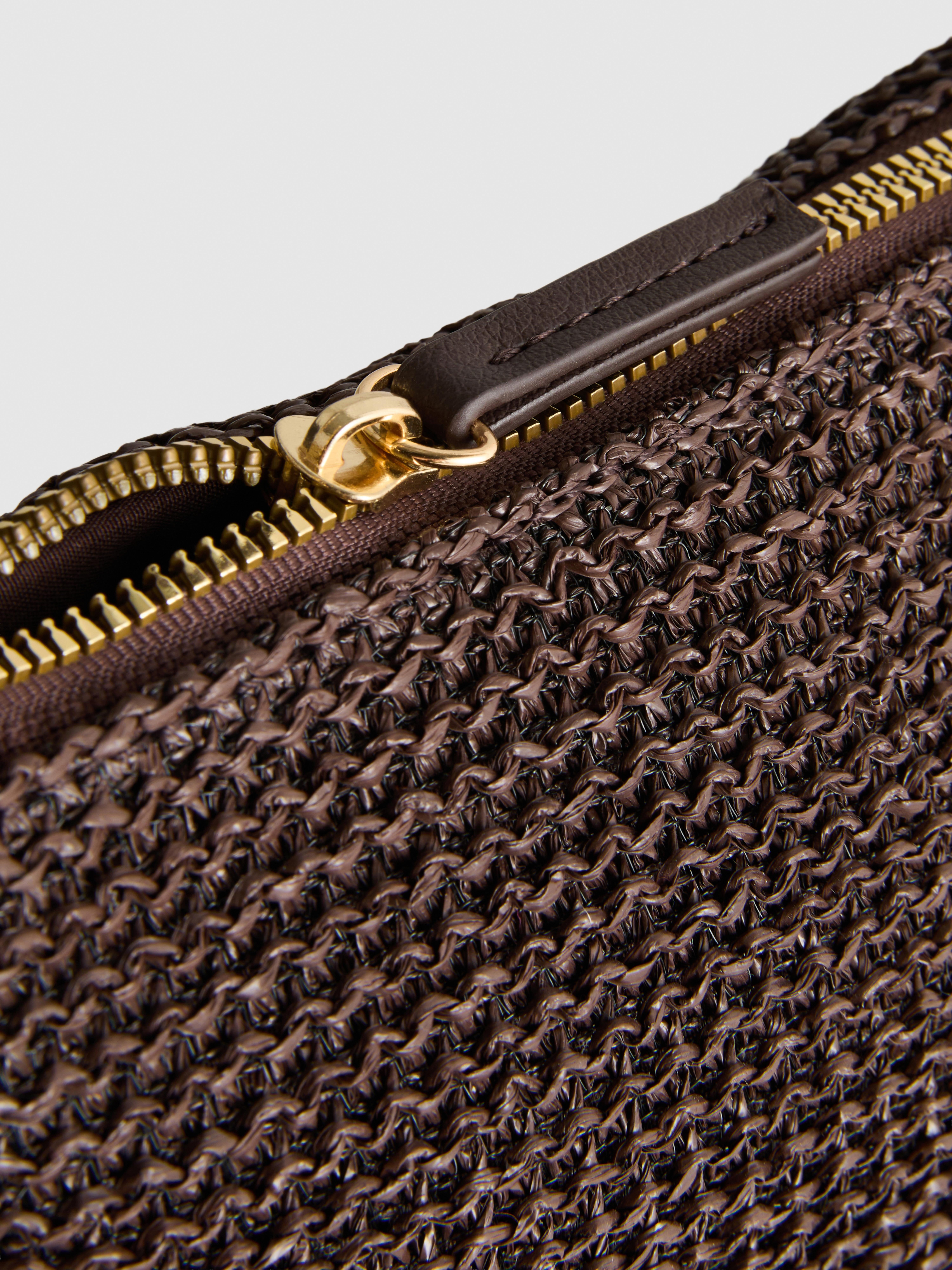 Texturovaná crossbody kabelka s řetízkem