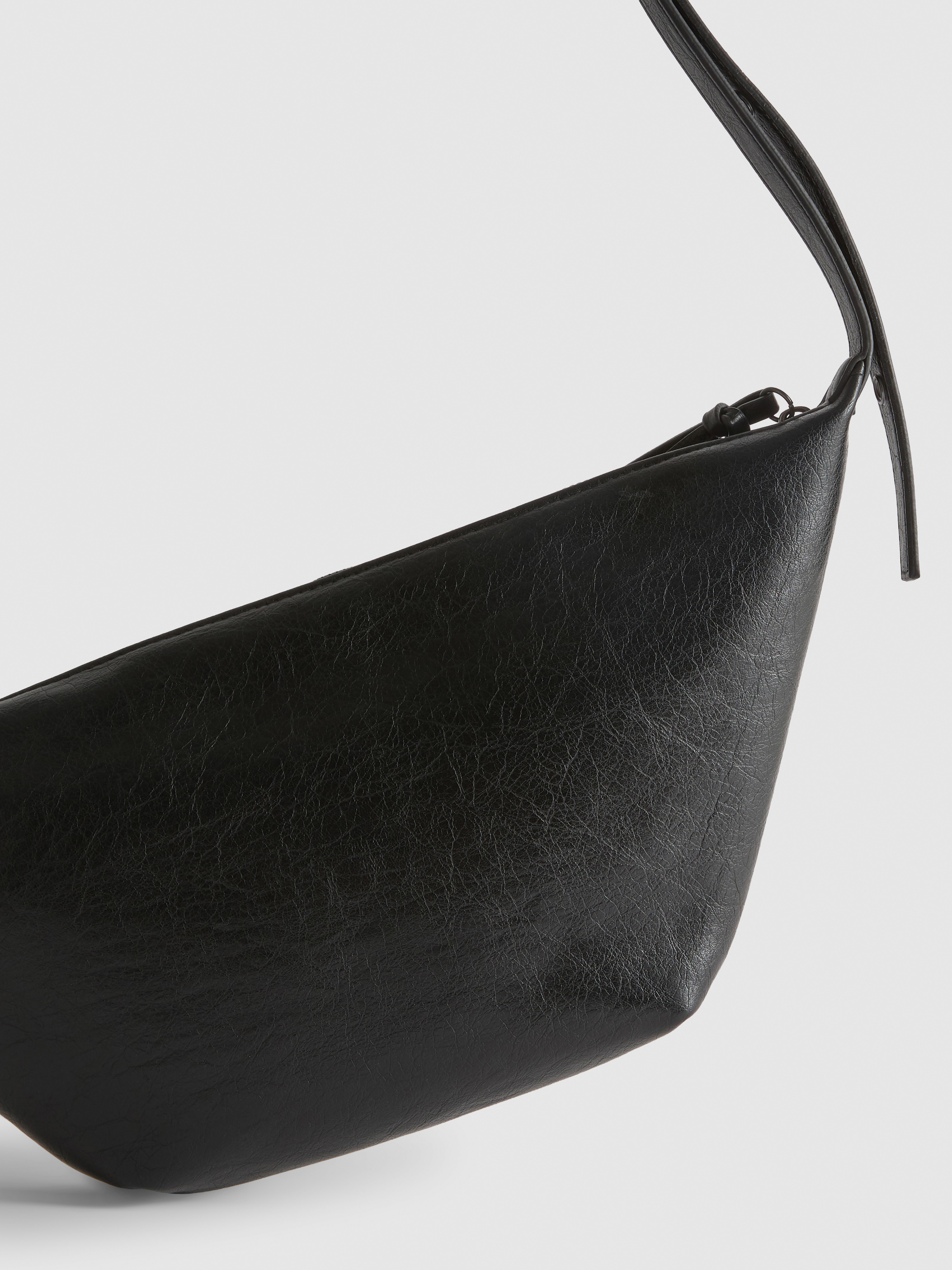 Sac à bandoulière clouté