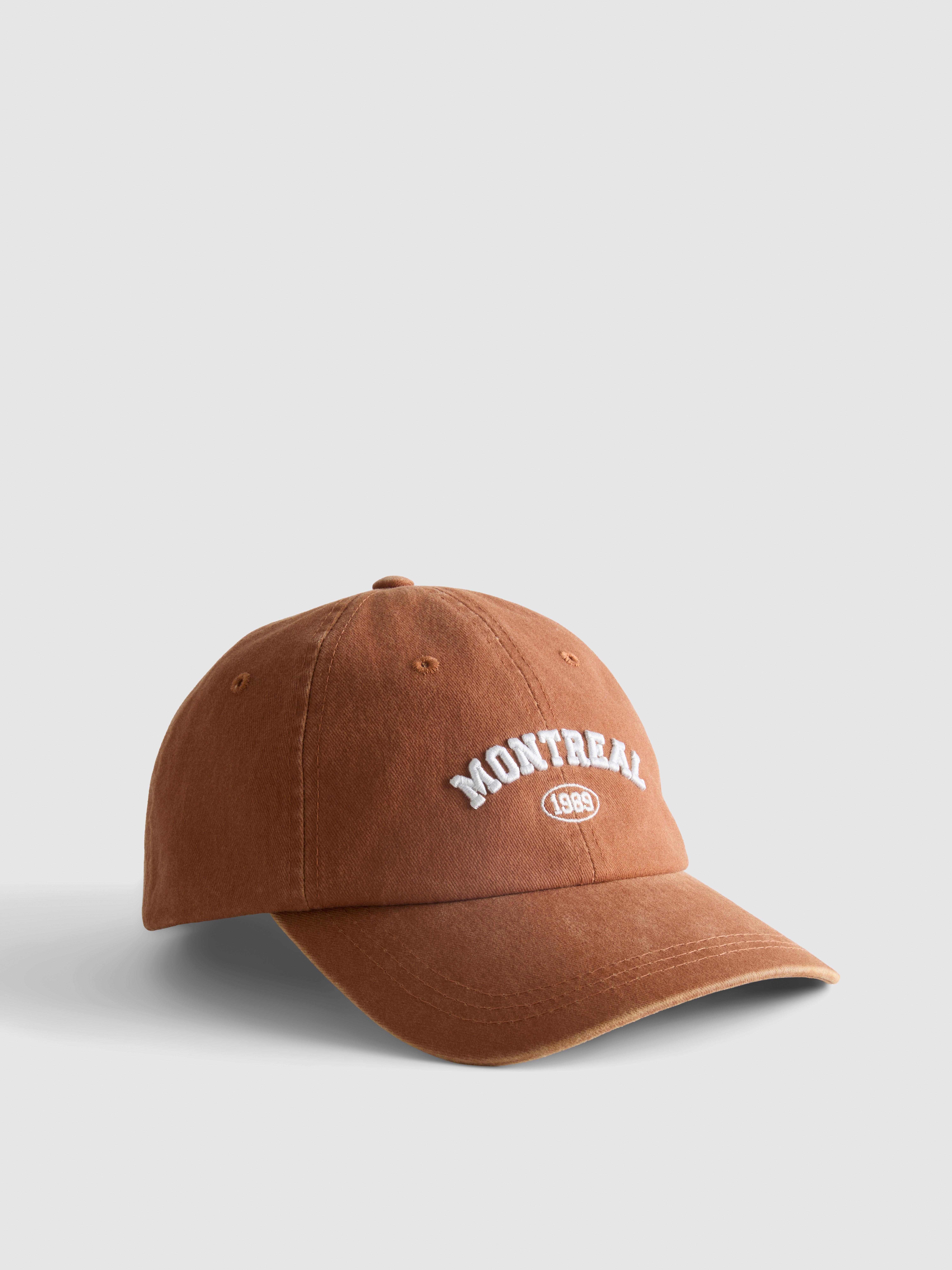 Cappellino in puro cotone con scritta Montreal