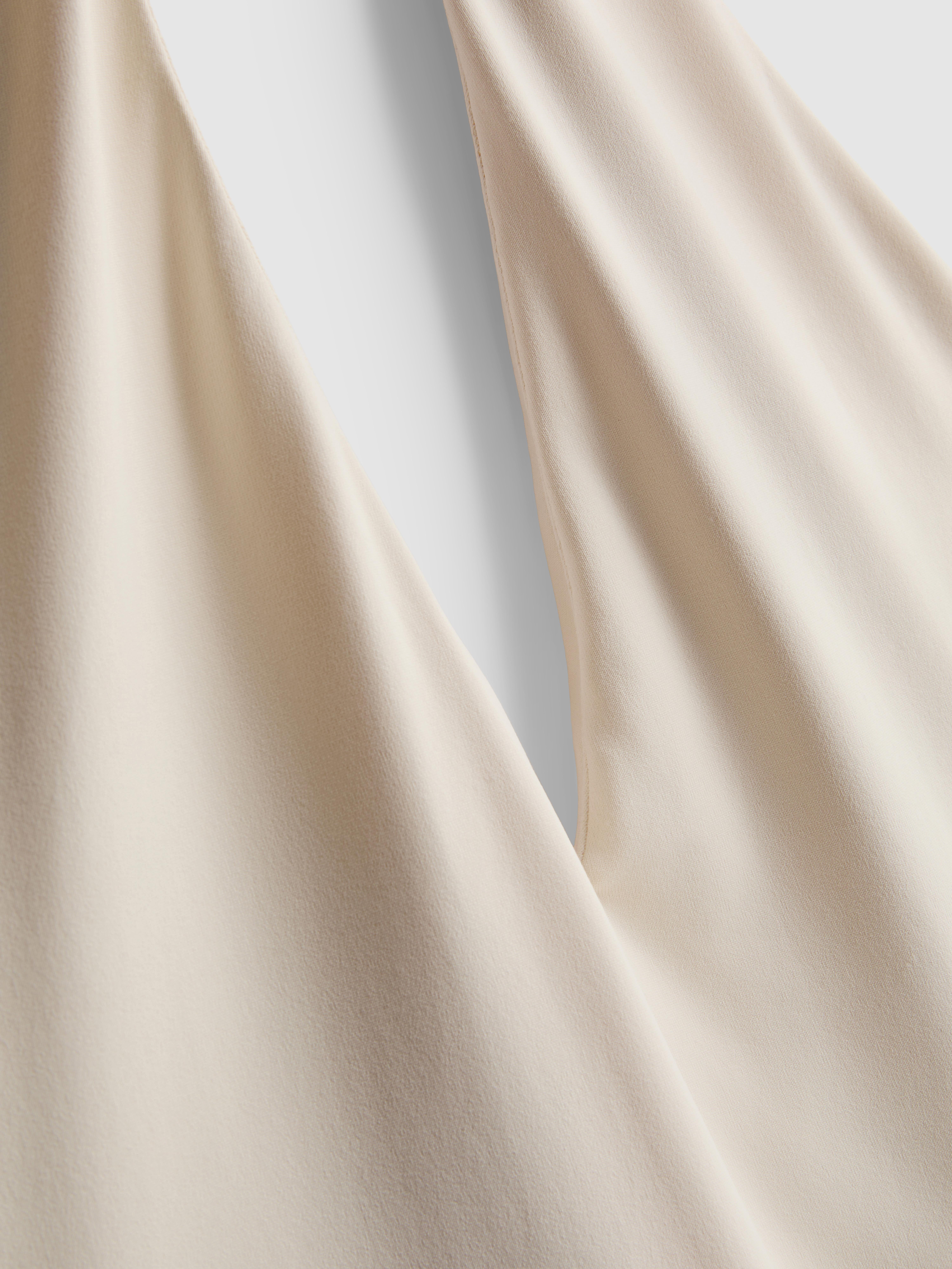 Neckholder-Body mit tiefem Dekolleté