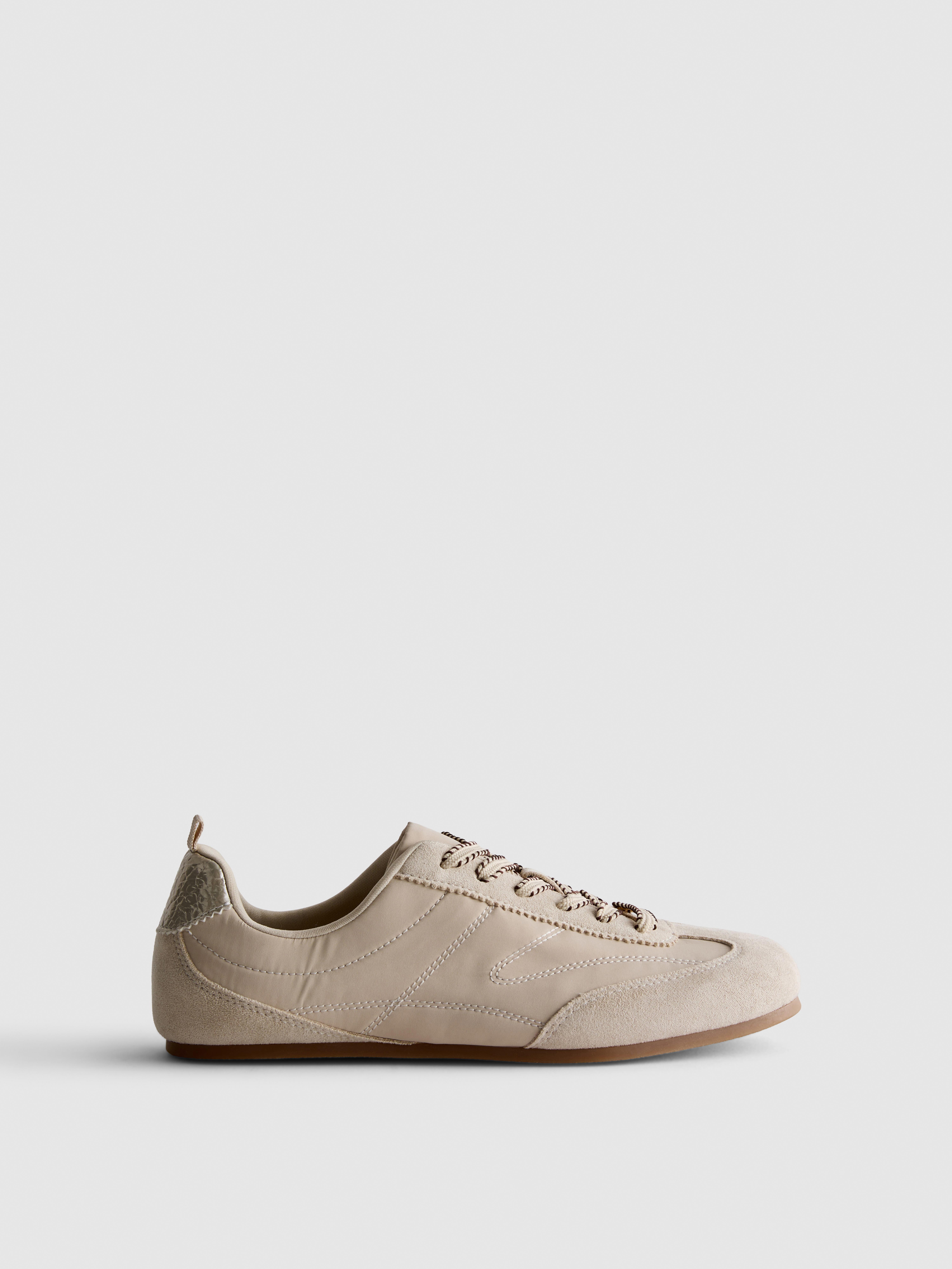 Low-Top Trainers