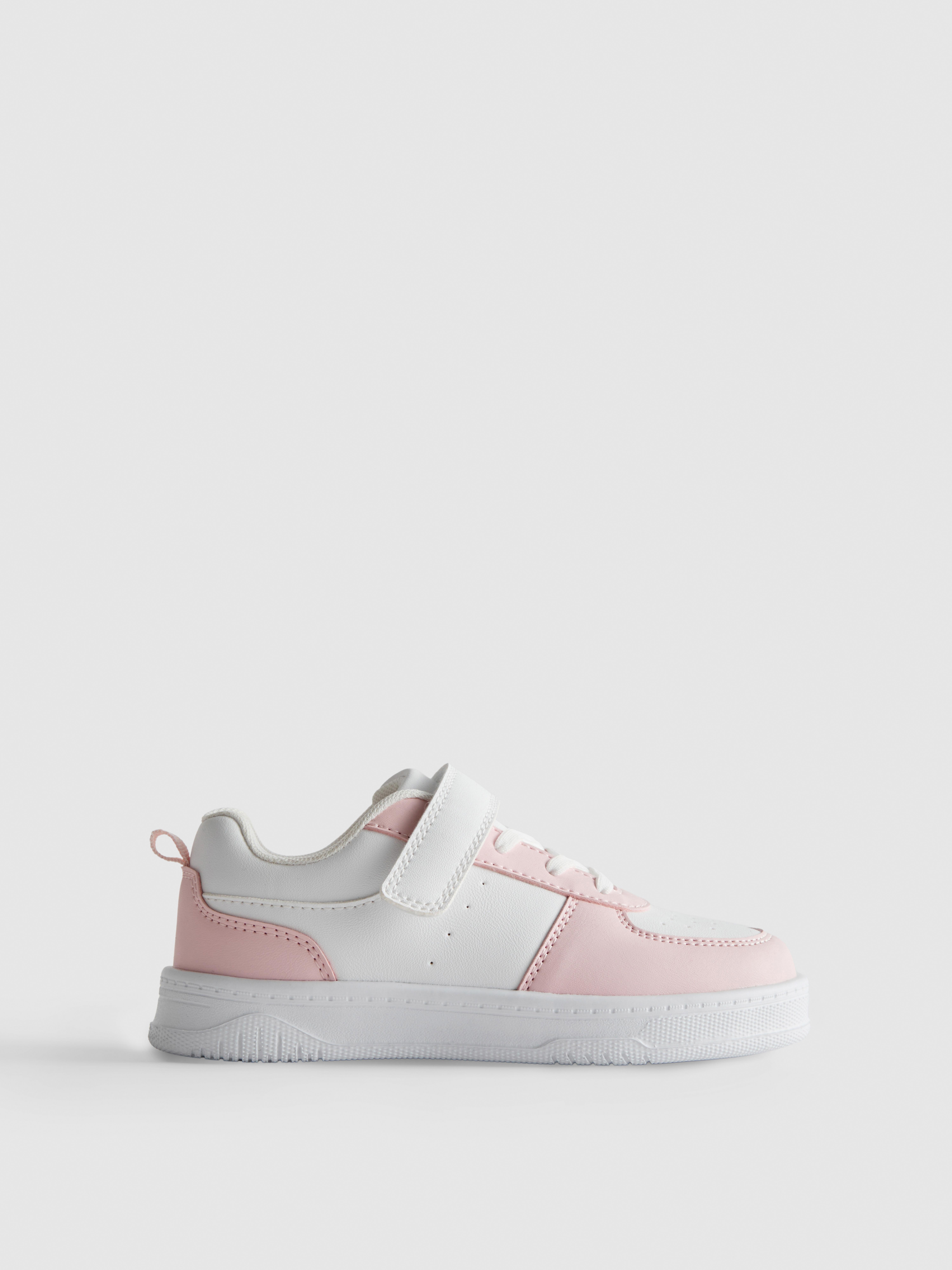 Low-Top-Sneakers aus Kunstleder