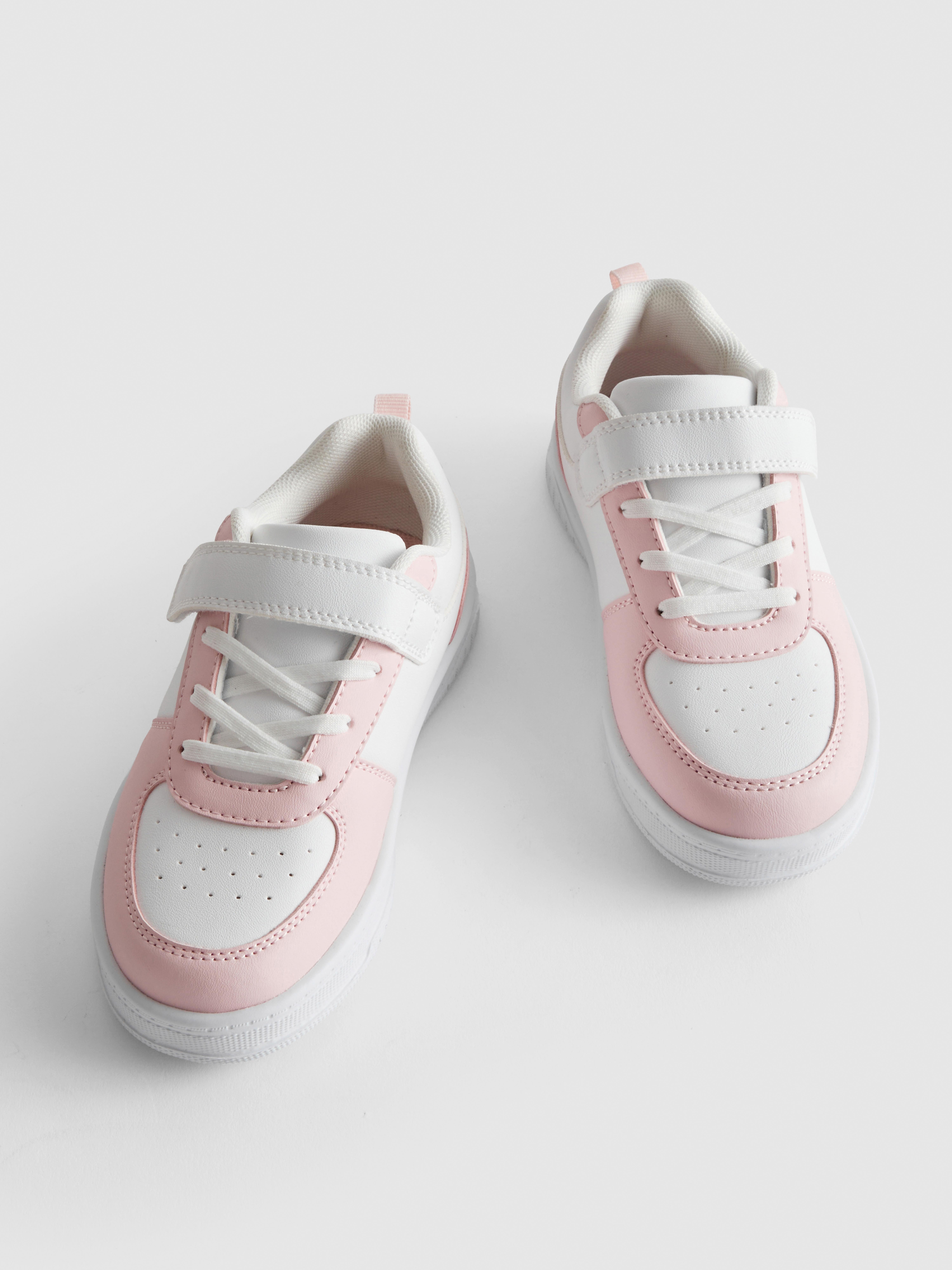Low-Top-Sneakers aus Kunstleder