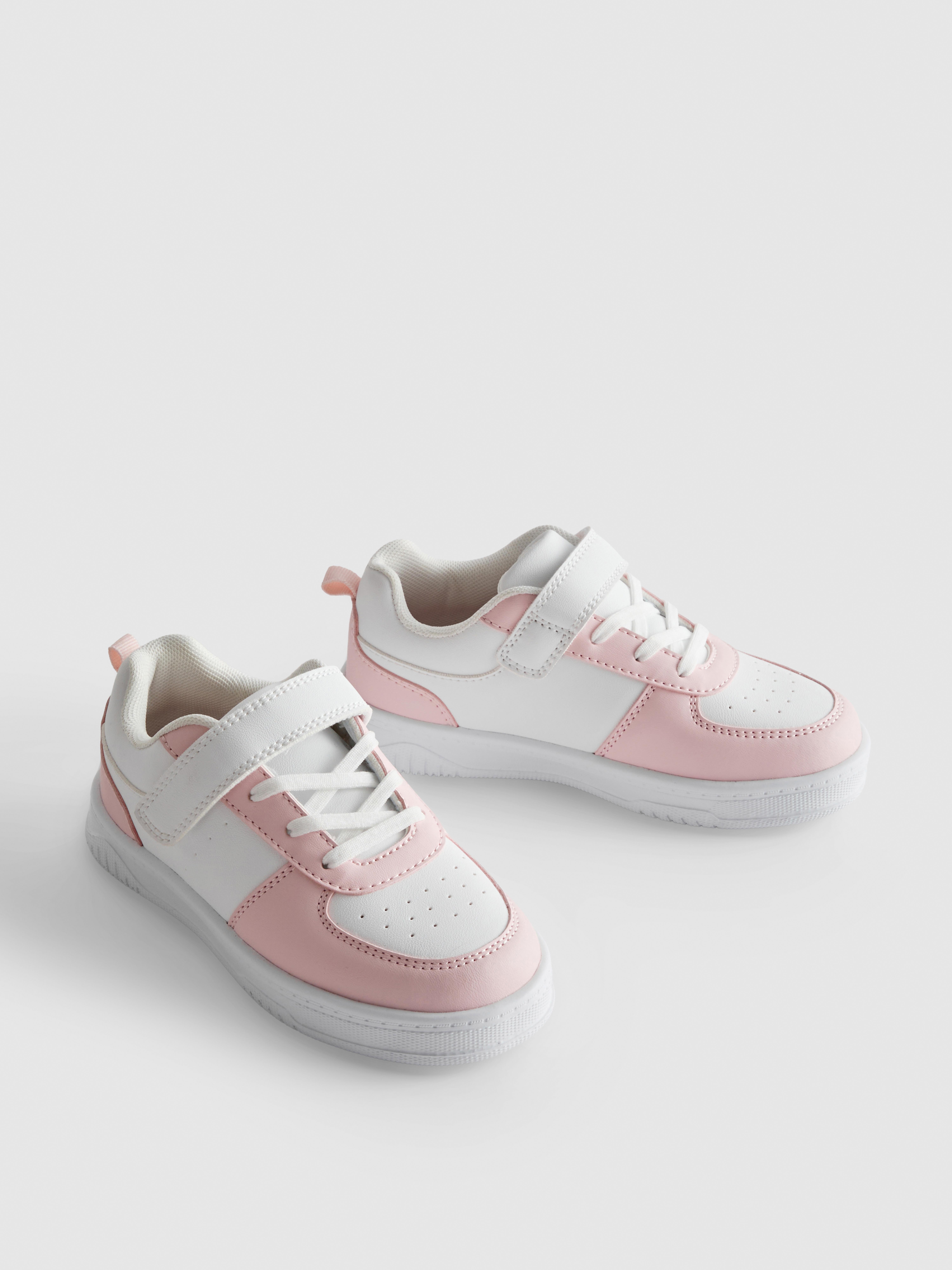 Low-Top-Sneakers aus Kunstleder