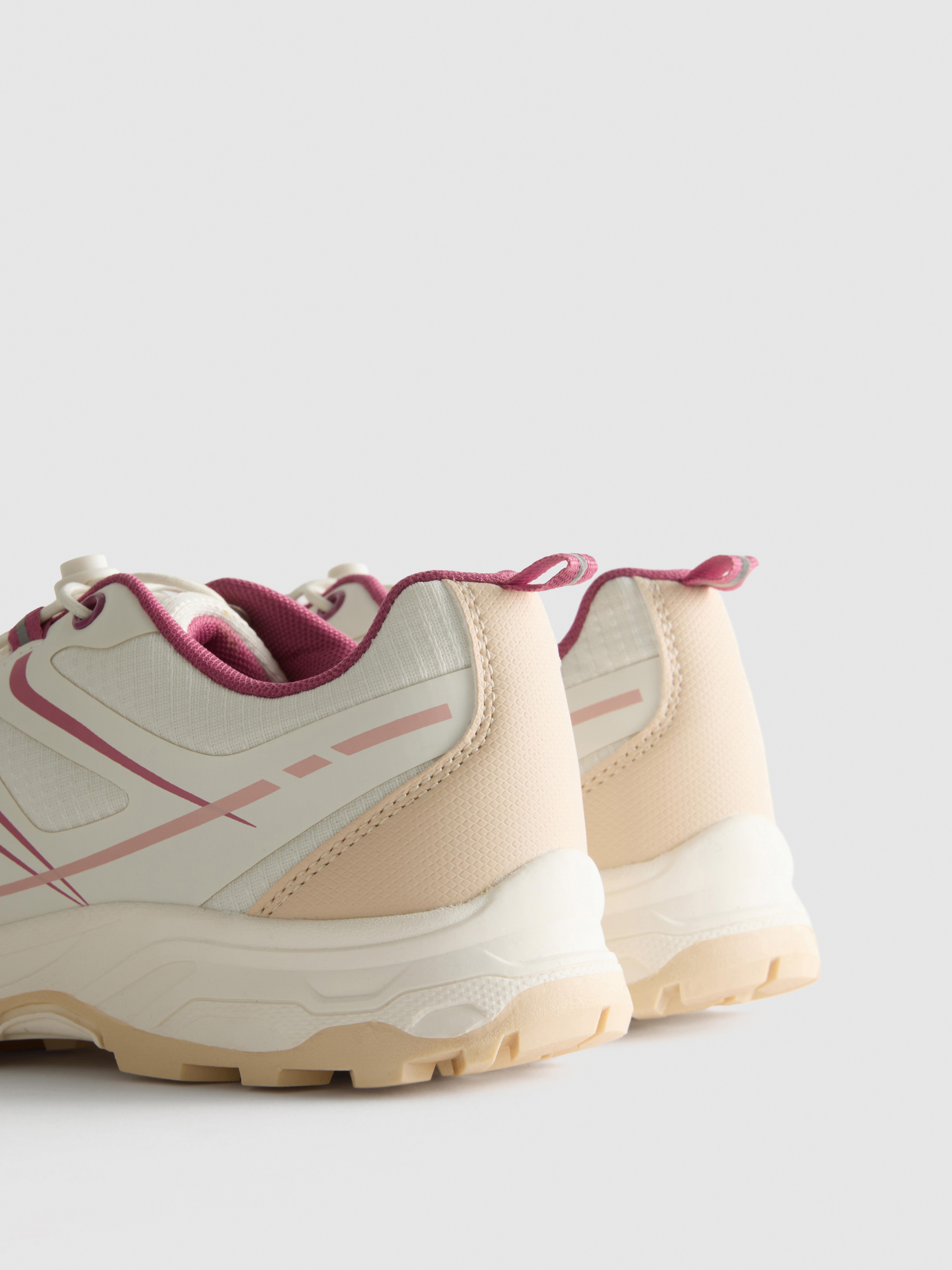 Robuuste sneakers met koordstoppers