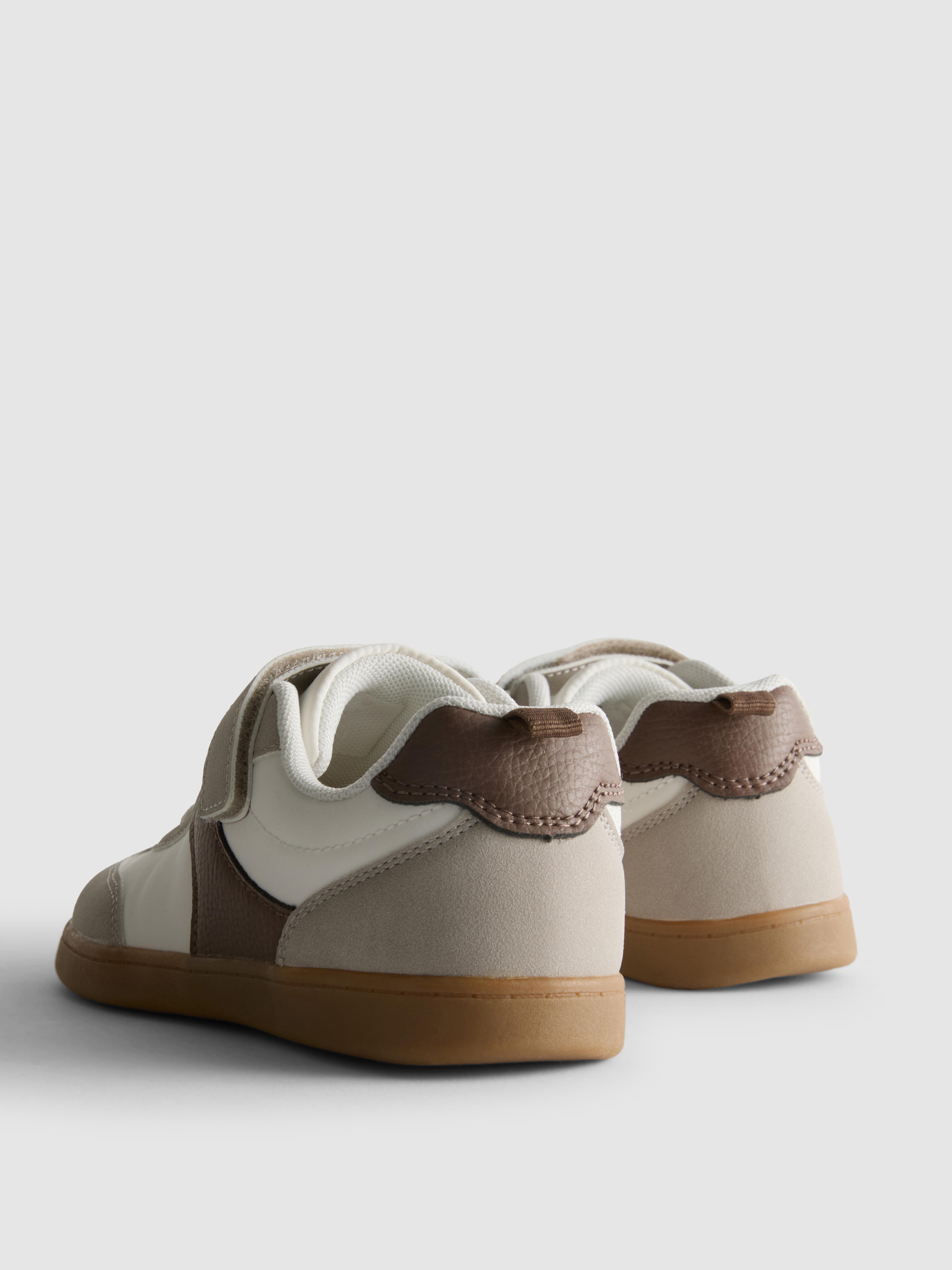 Barefoot Low-Top Sneakers