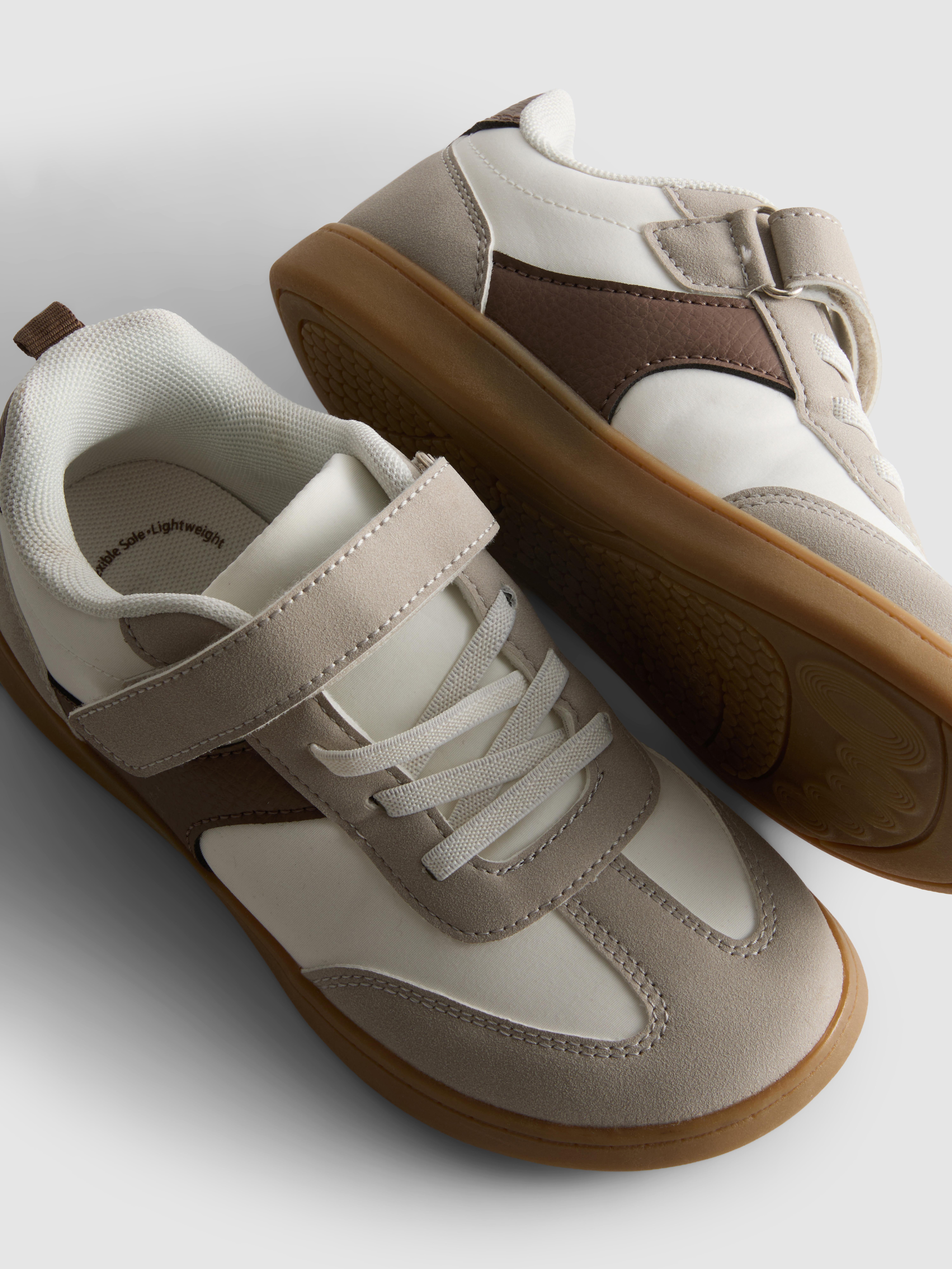 Barefoot Low-Top Sneakers