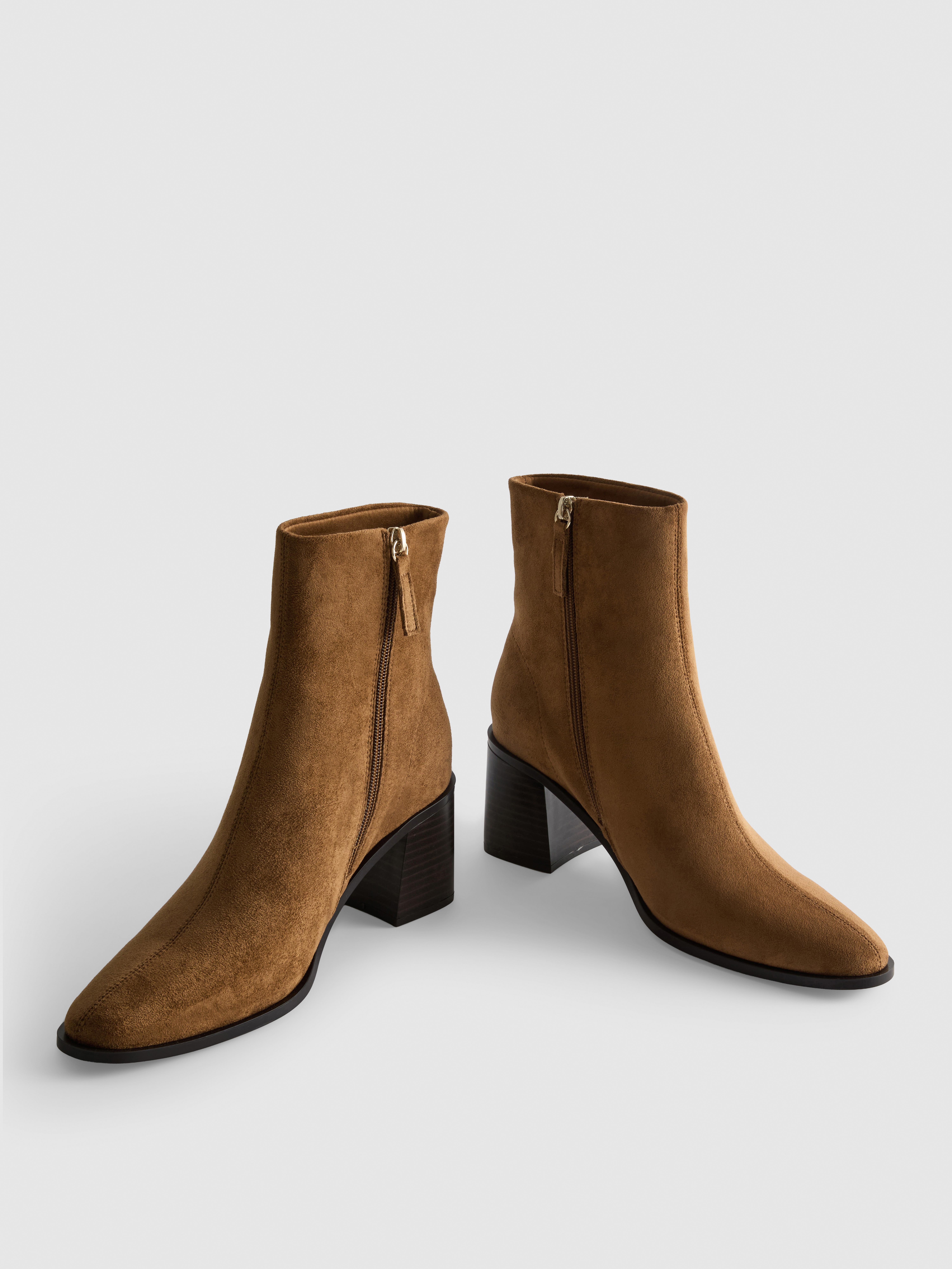 Spitze Stiefeletten in Wildleder-Optik