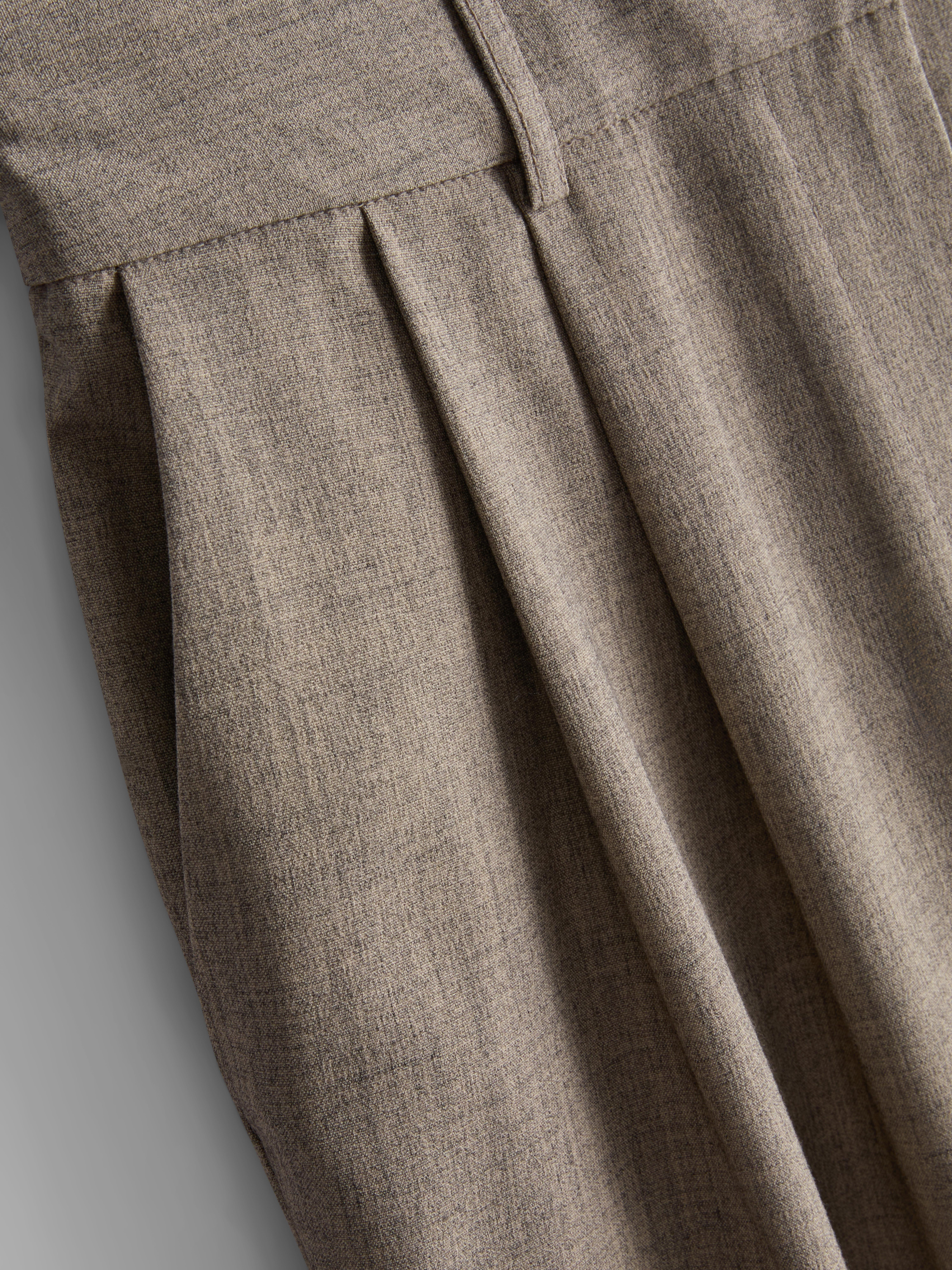 „By Coleen“ Hose mit weitem Bein und Bundfalten