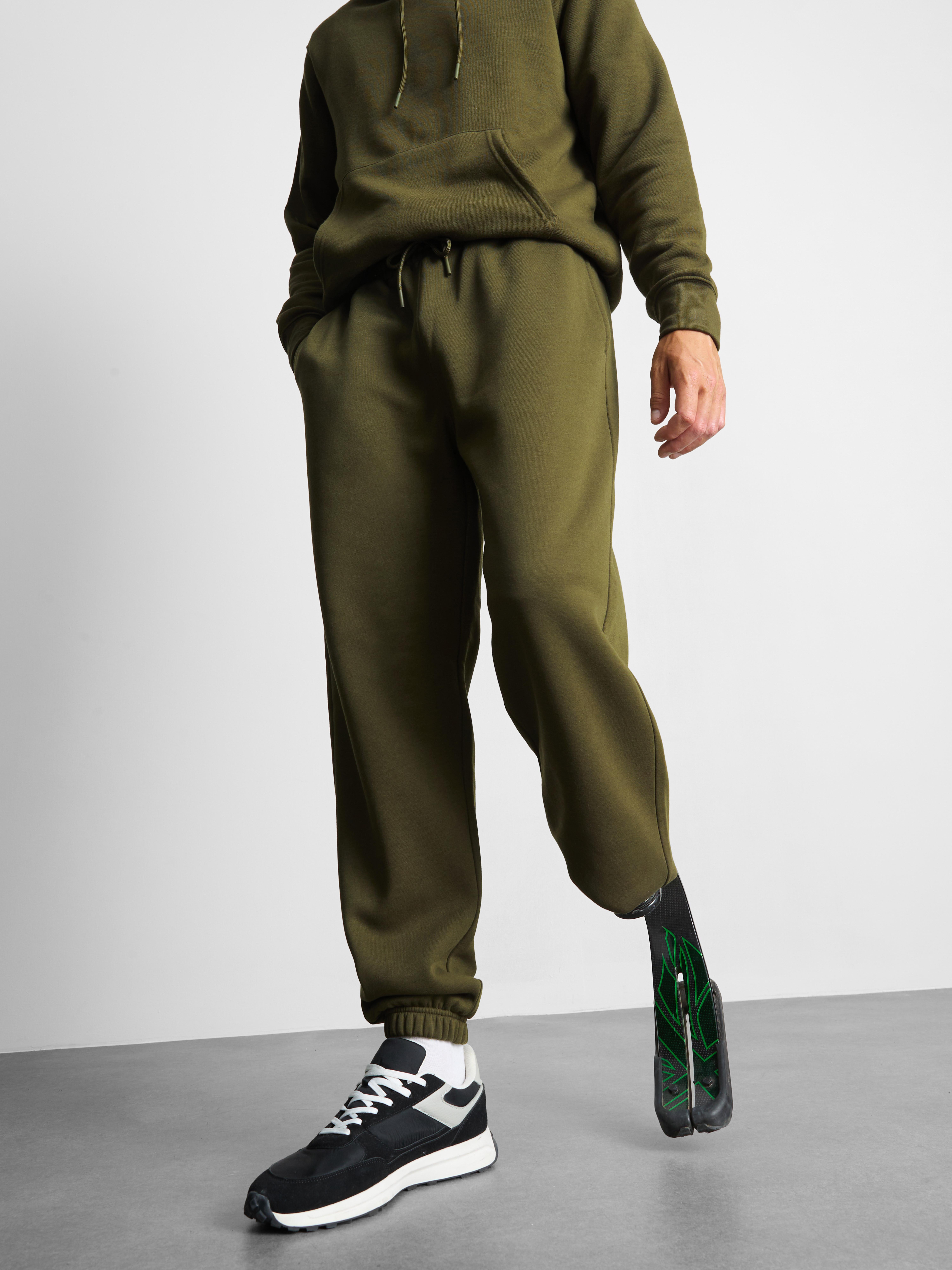 Pantaloni da tuta con fondo stretto ed elastico