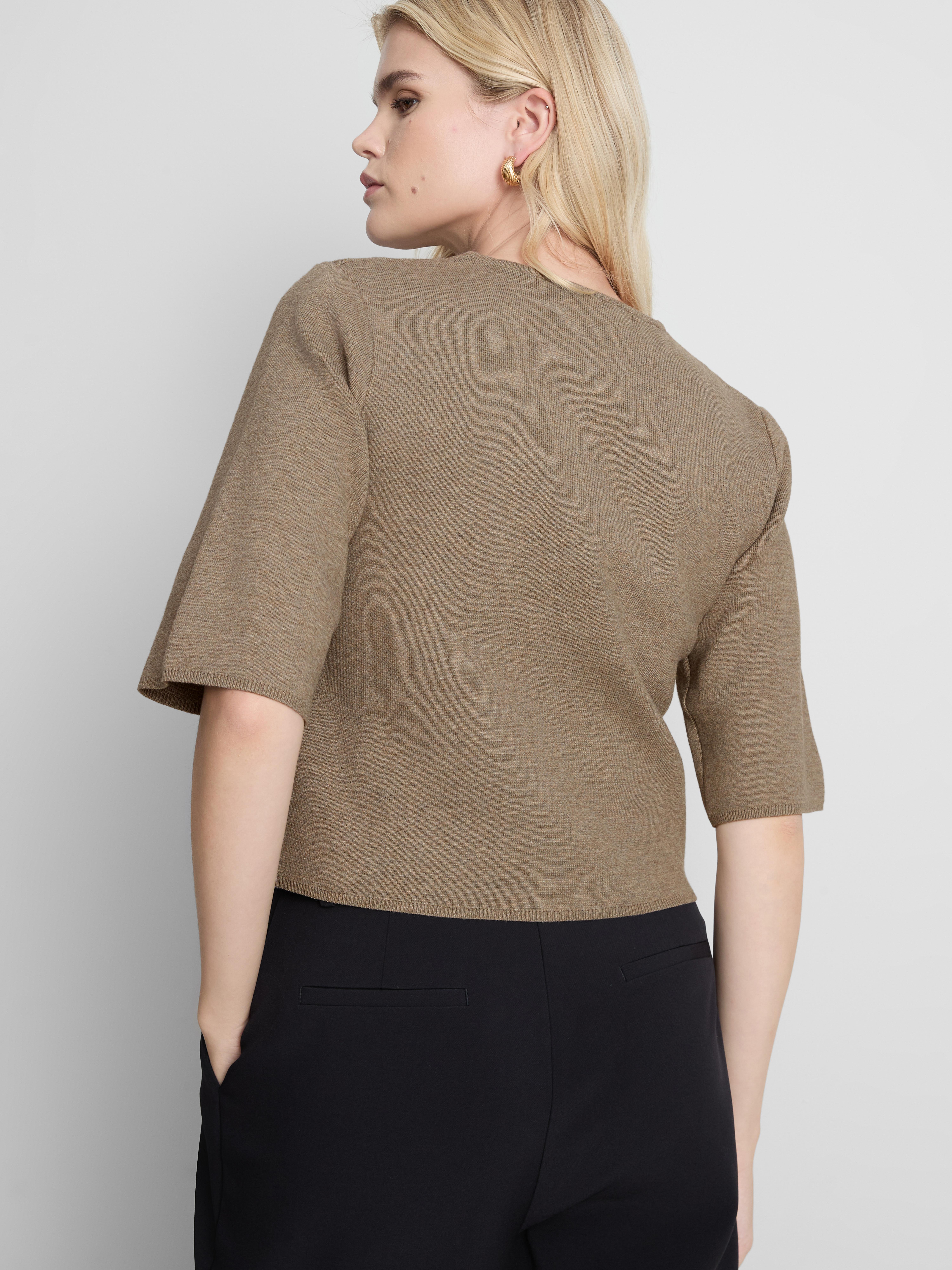 Boxy Roundneck Cardigan