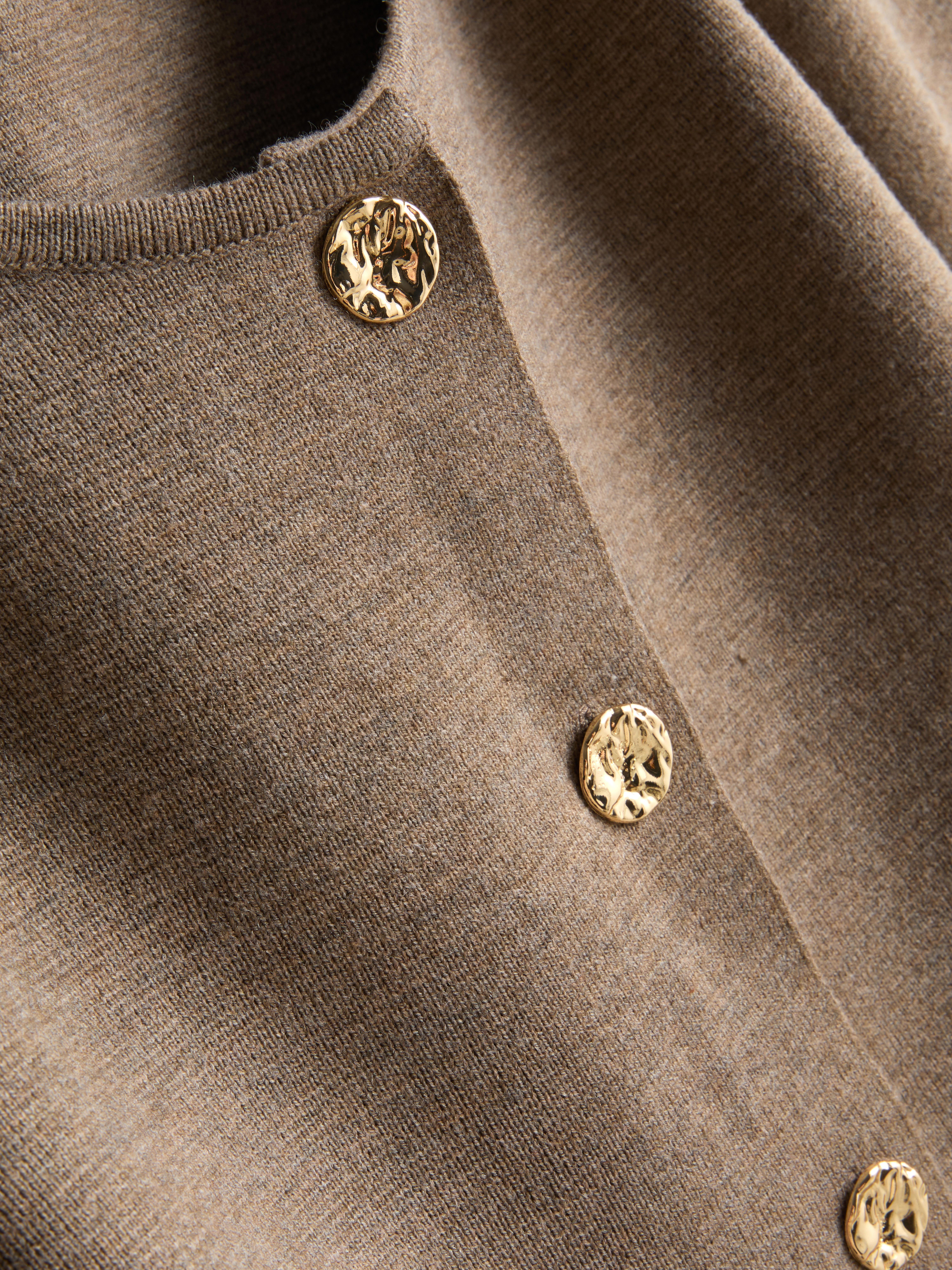 Boxy Roundneck Cardigan