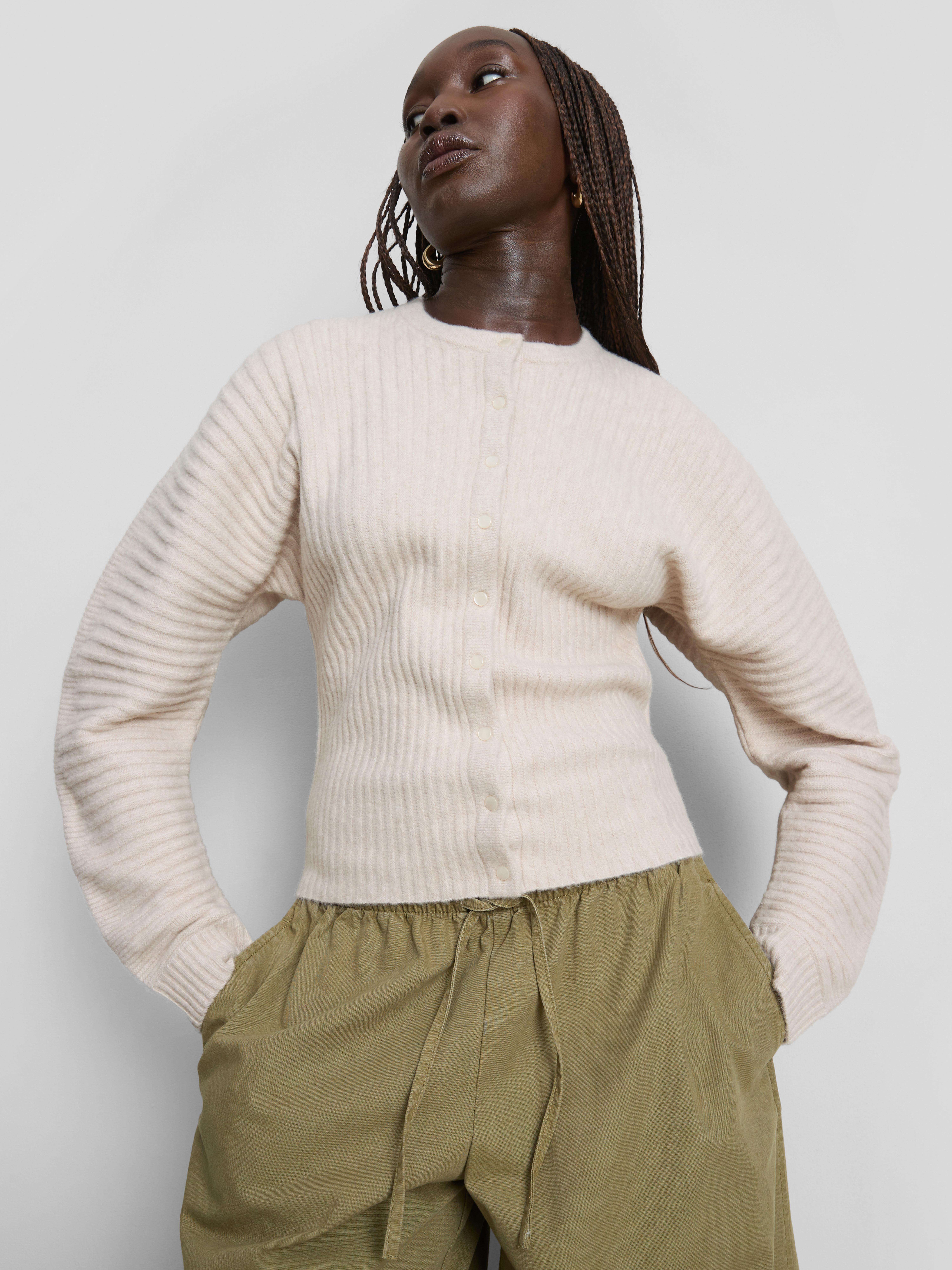 Skulpturaler, gerippter Cardigan Hellbeige