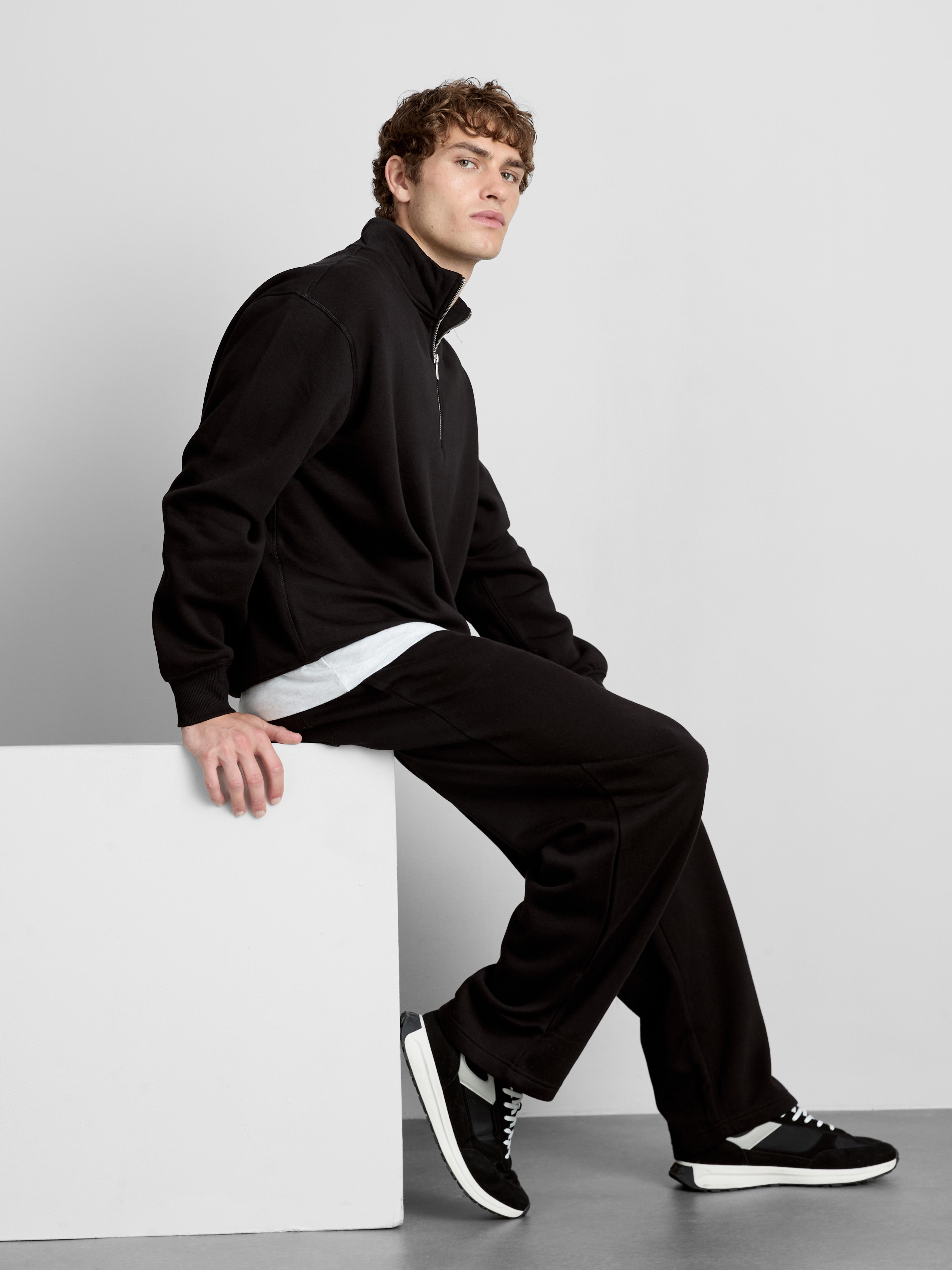 Sweat-shirt à col zippé