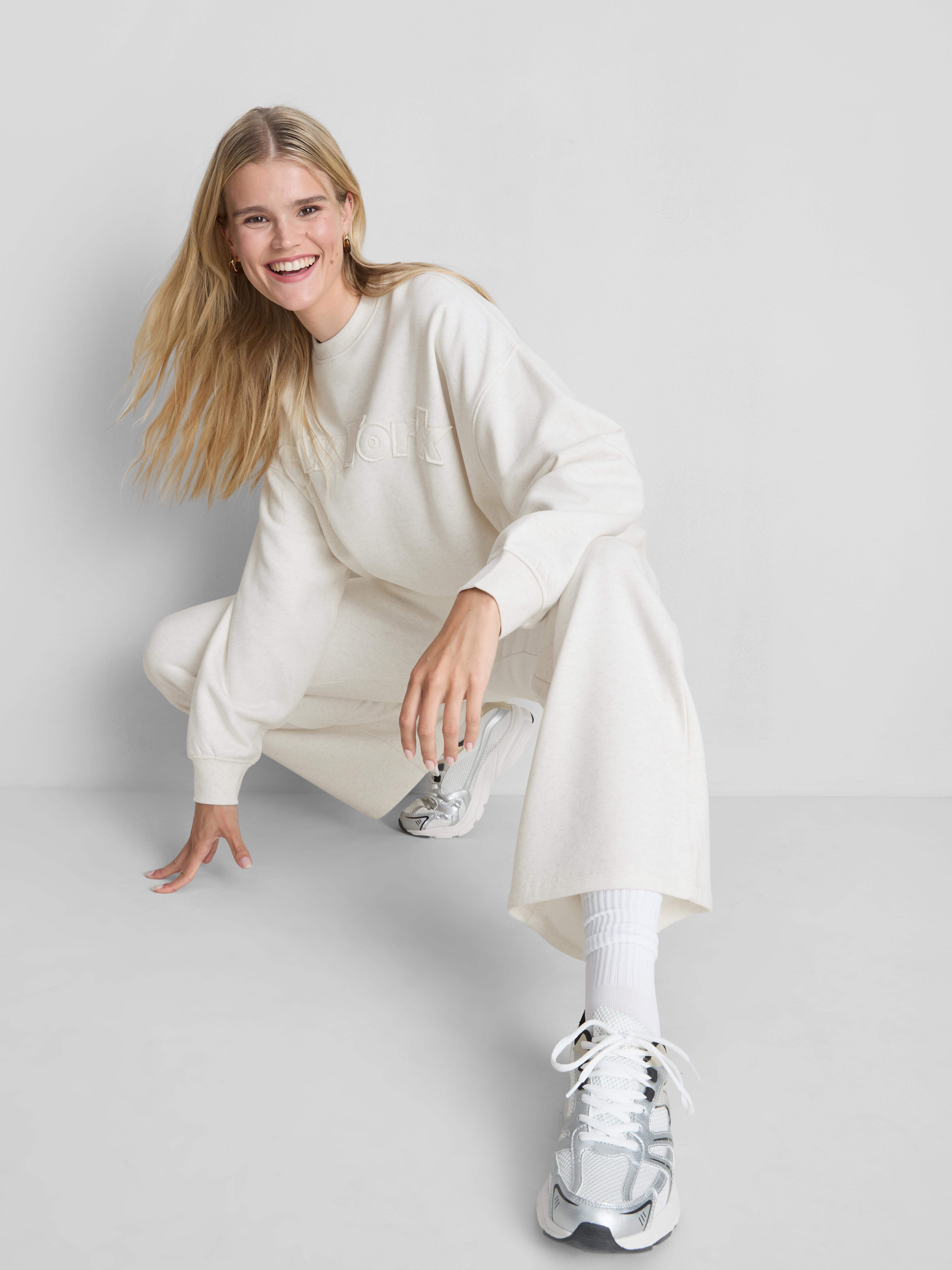 【新品タグ付き】rimirリミル　スウェットプルオーバー　ホワイト Women's Oatmeal Cotton-Rich Wide-Leg Appliqué Joggers | Primark