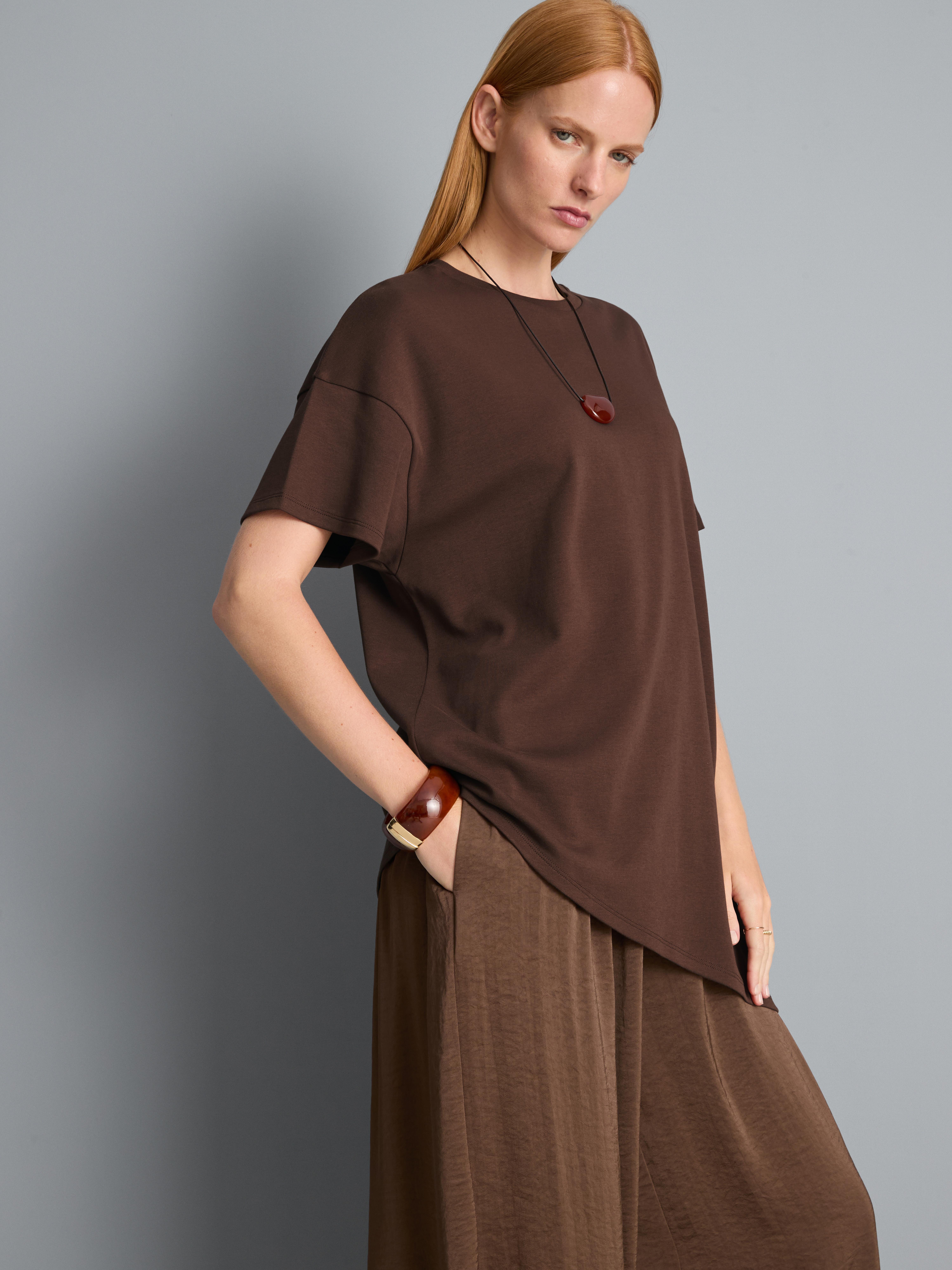 Lang asymmetrisch katoenen T-shirt