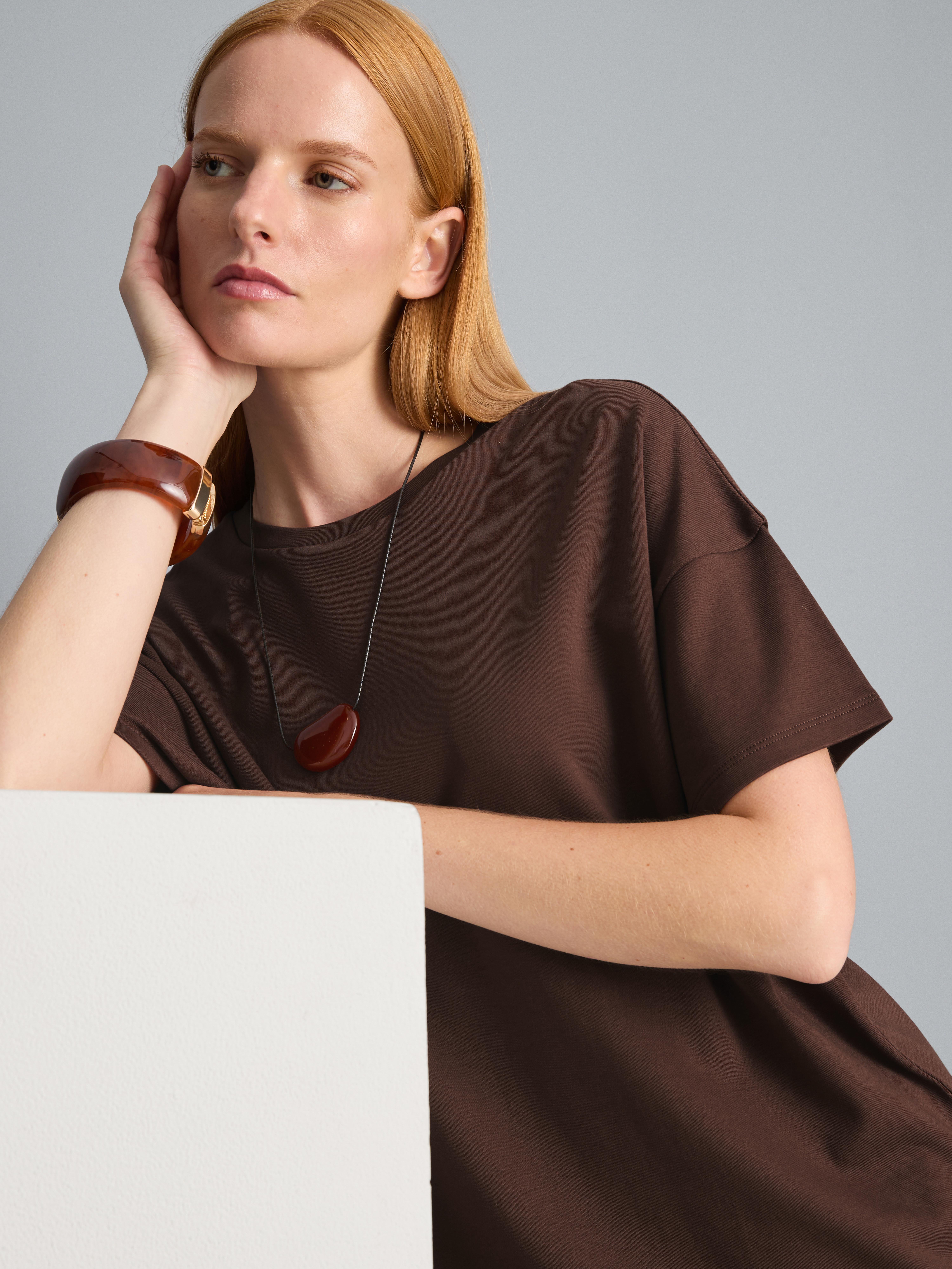 Lang asymmetrisch katoenen T-shirt