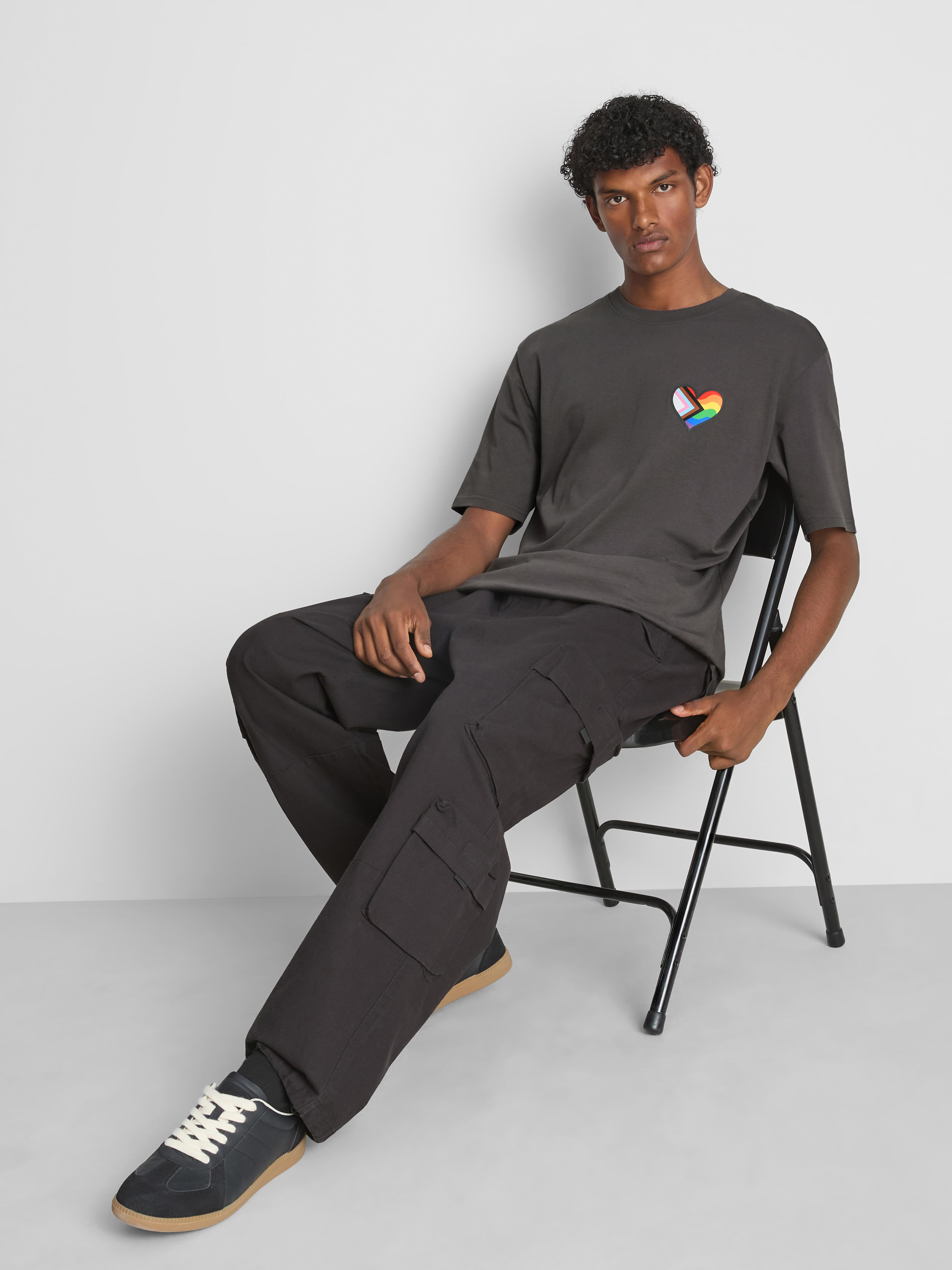 T-Shirt mit Pride-Herz-Grafik