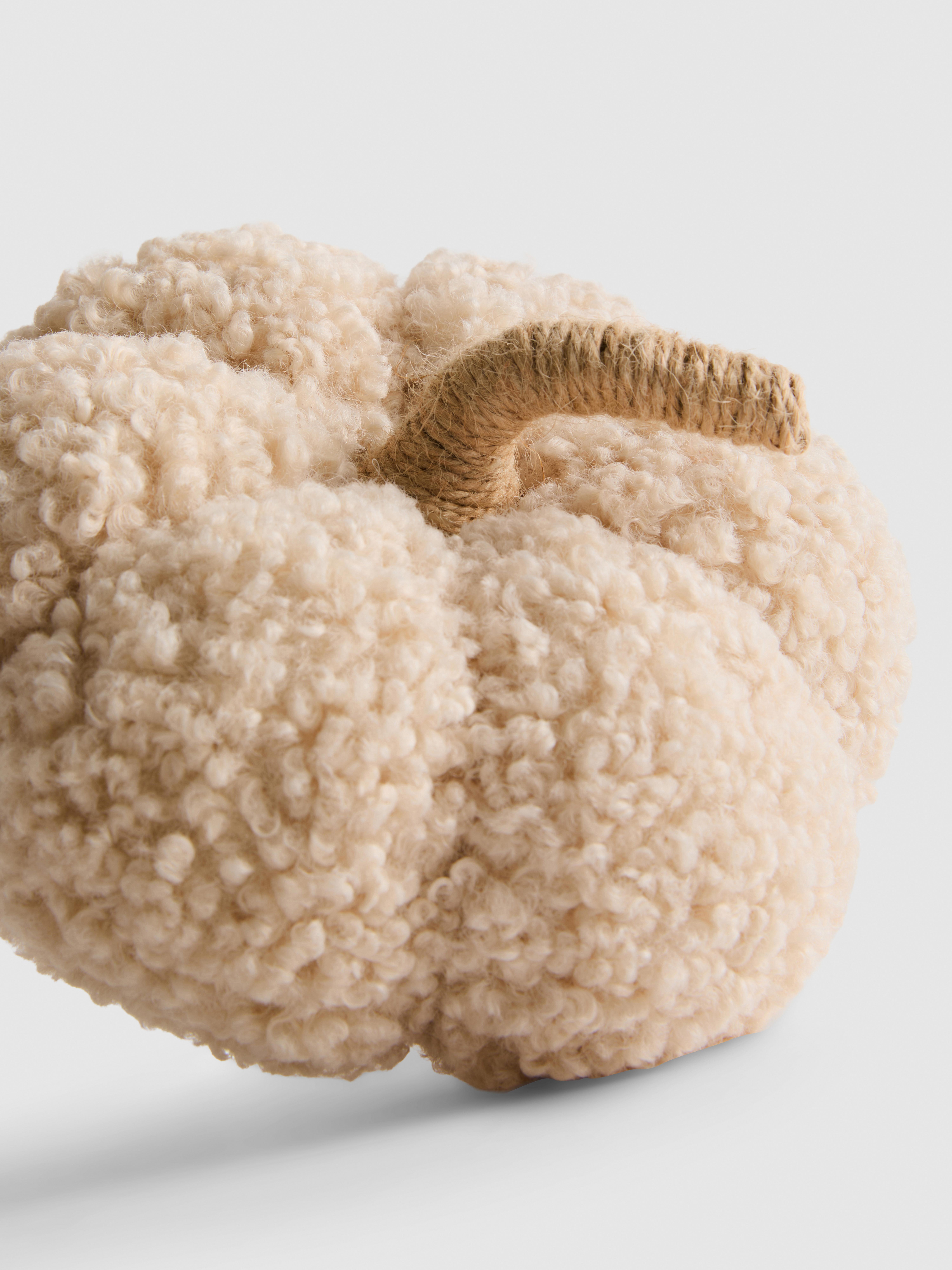 Bouclé-Kürbisdekoration
