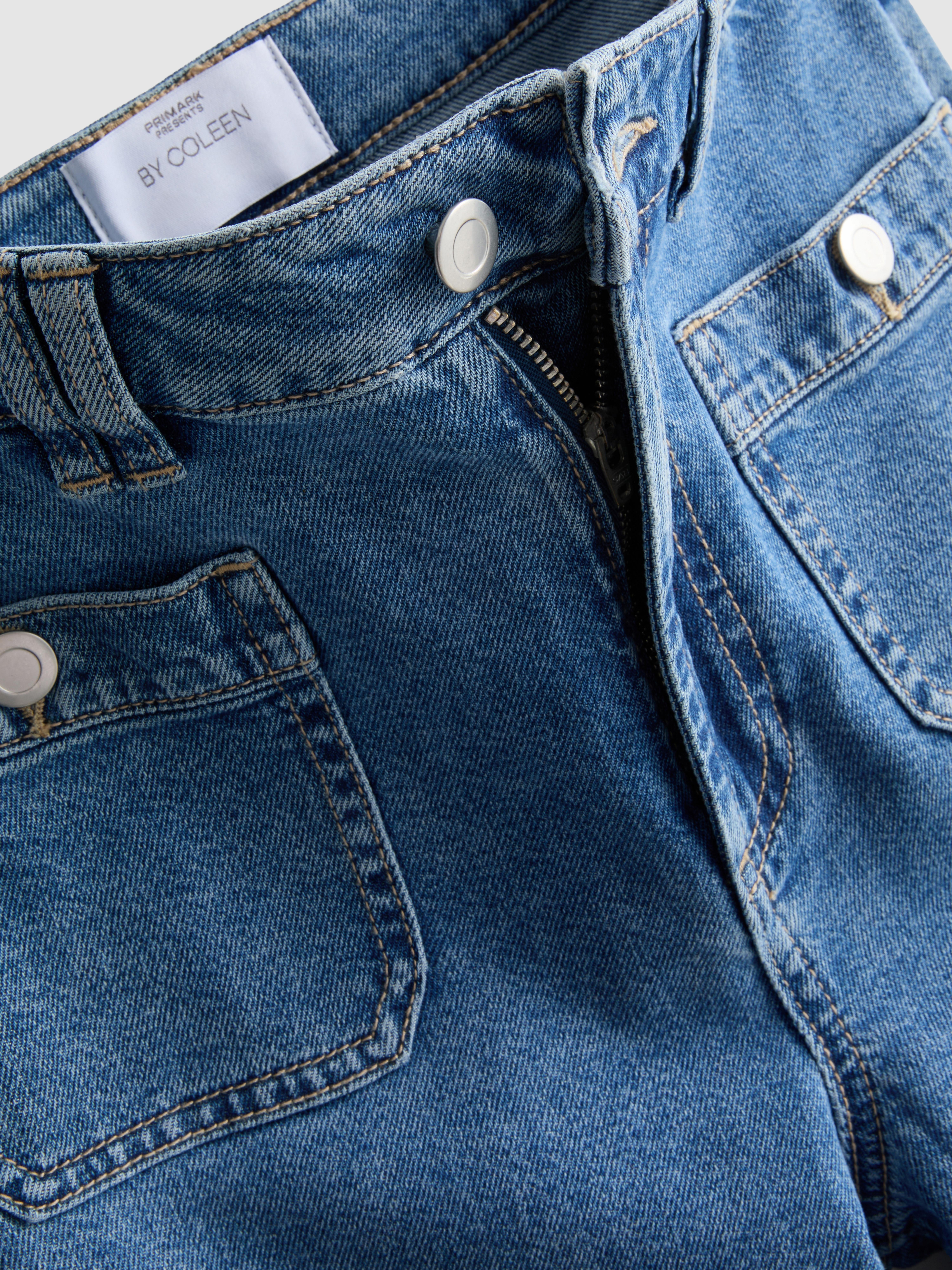„By Coleen“ Jeans mit weitem Bein und aufgesetzten Taschen