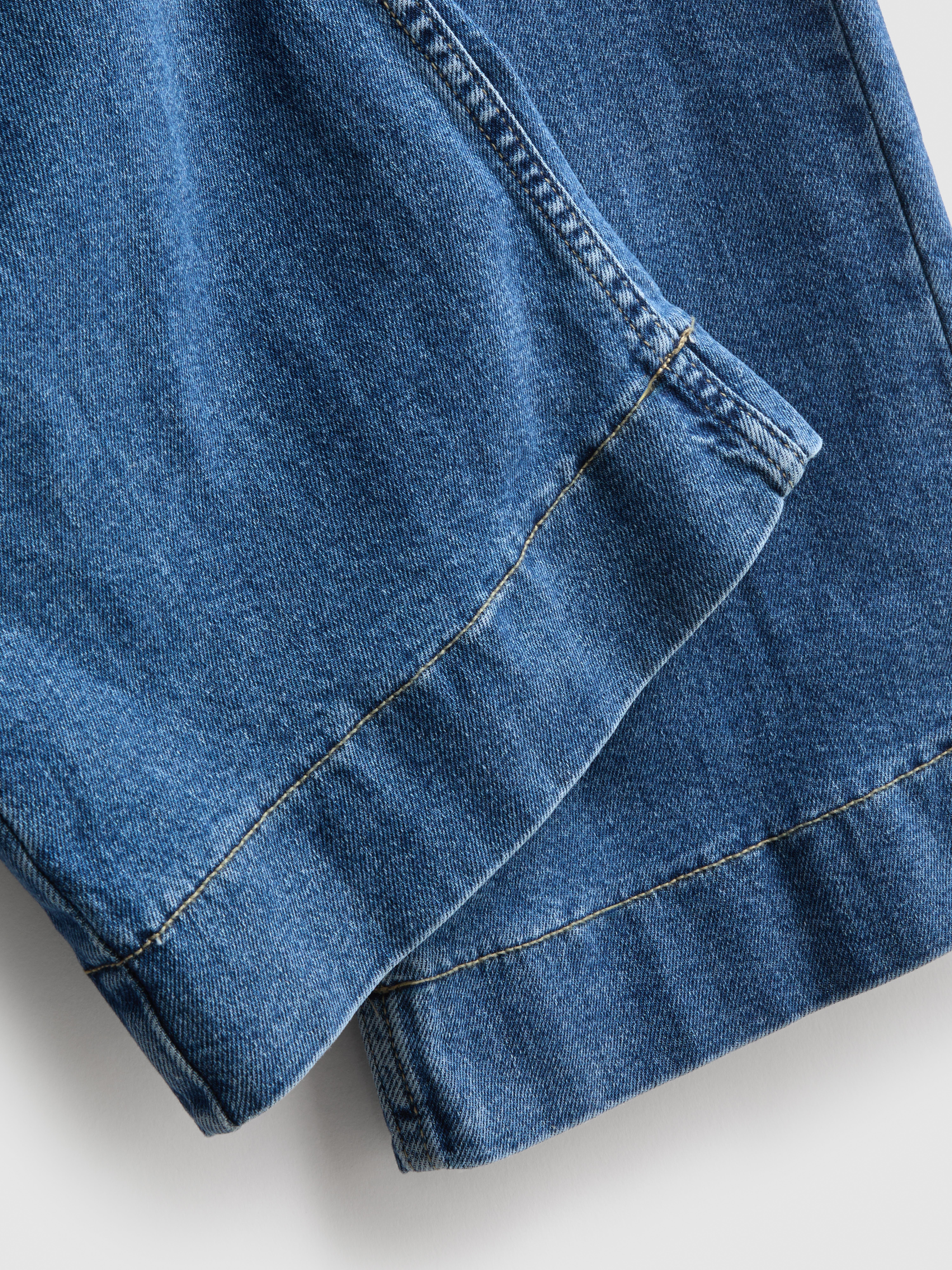 „By Coleen“ Jeans mit weitem Bein und aufgesetzten Taschen