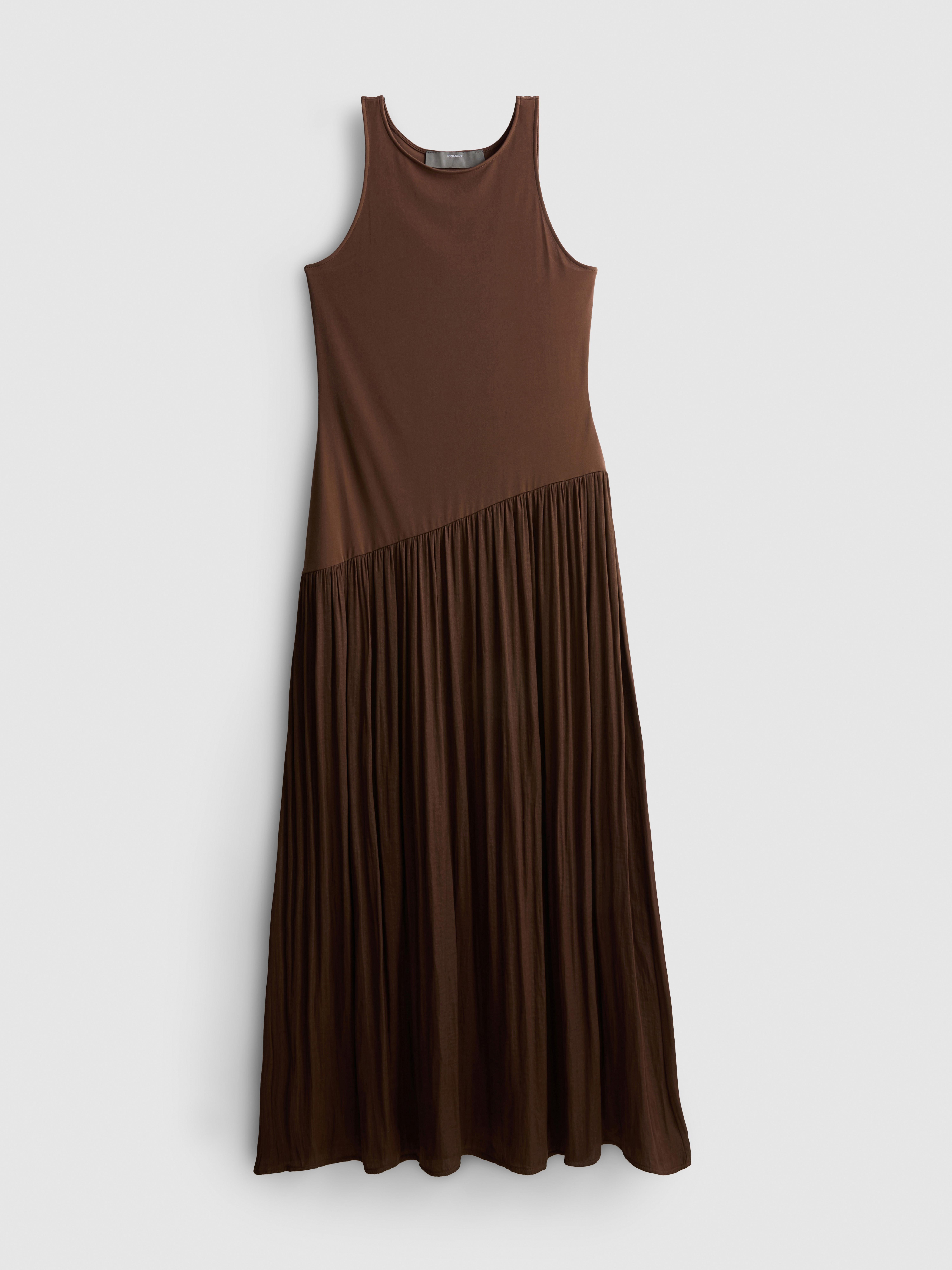 Robe mi-longue à ourlet plongeant