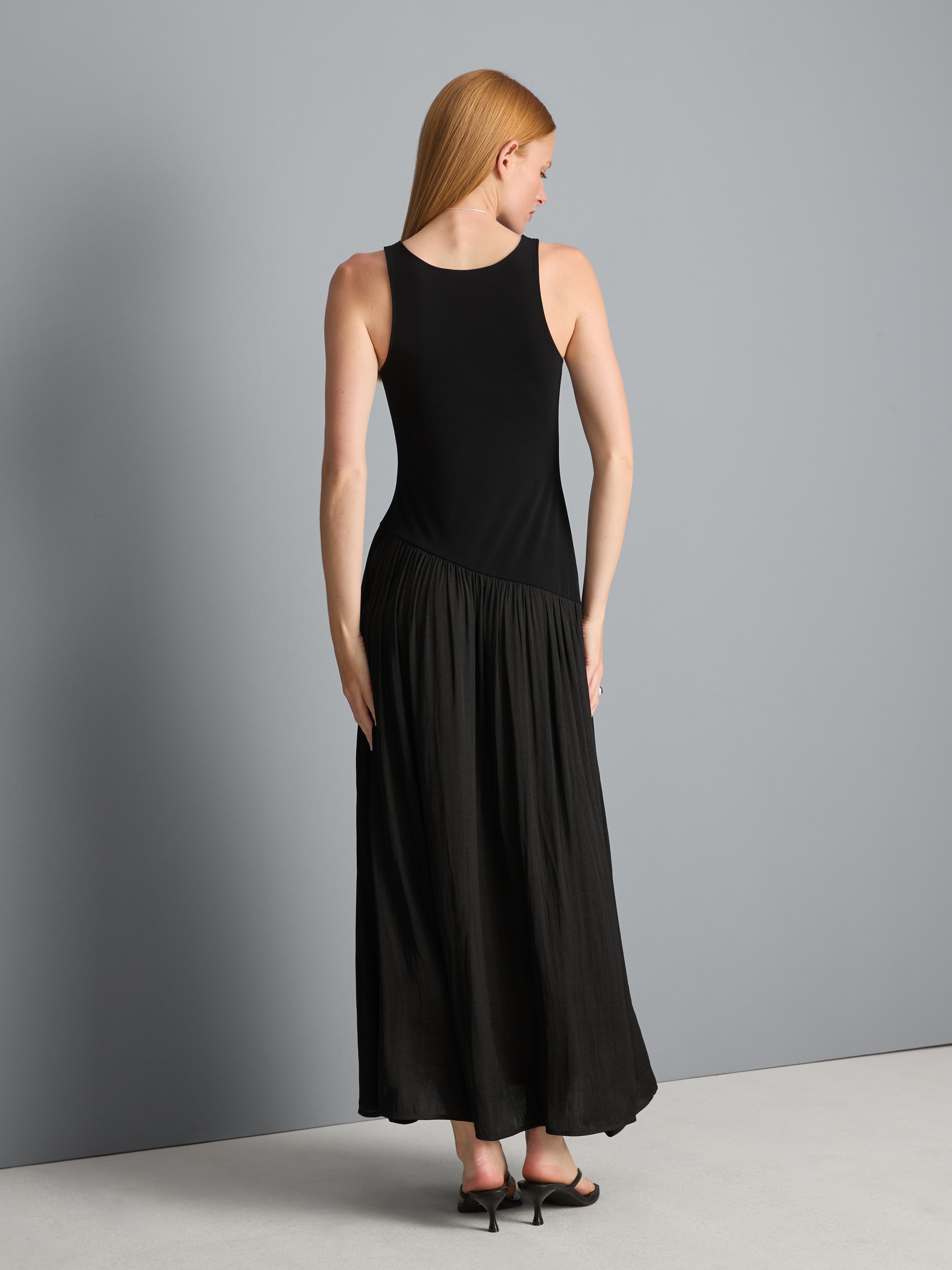 Vestido midi con bajo caído
