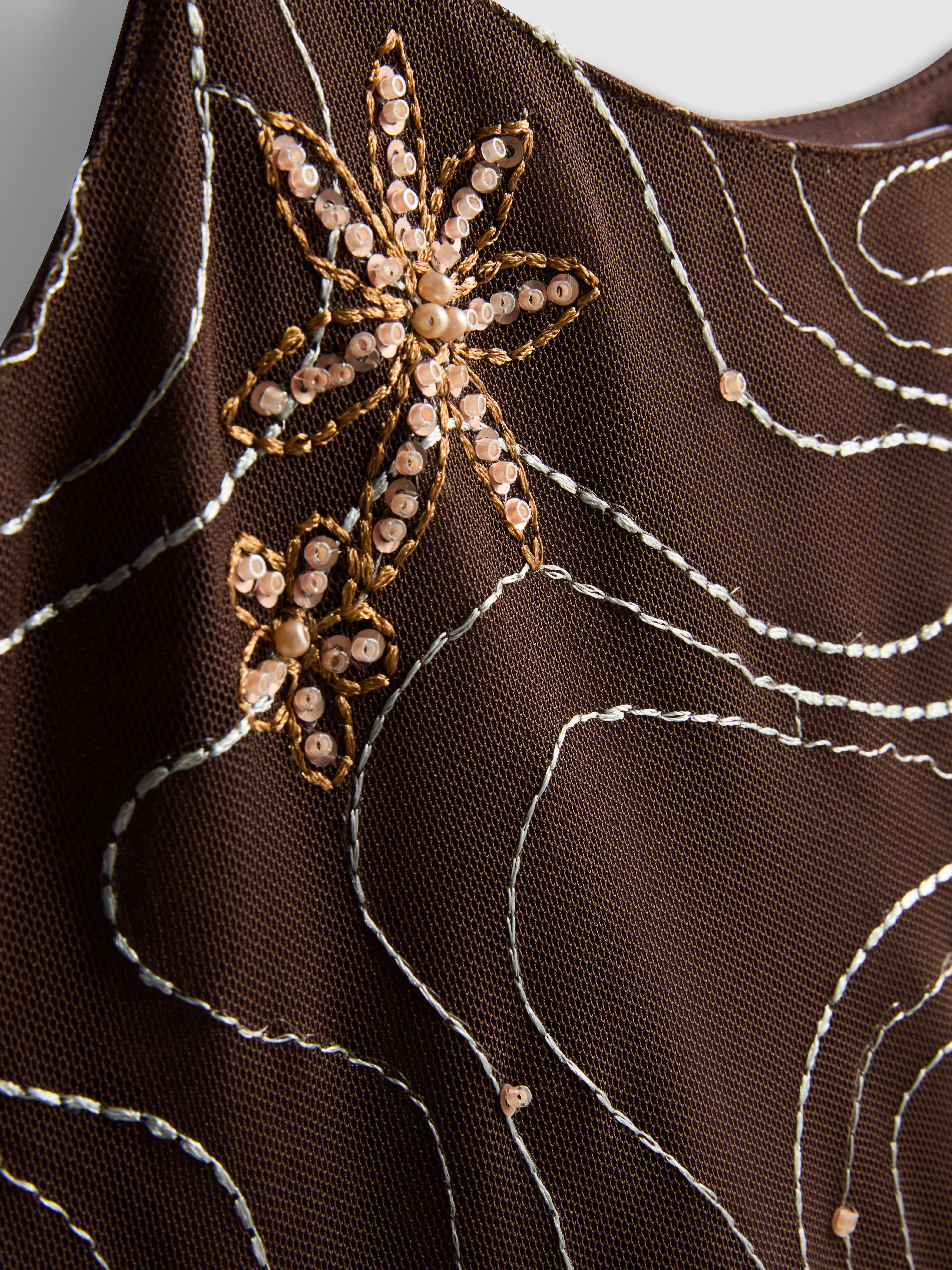 Vestido corto de tirantes con cuentas