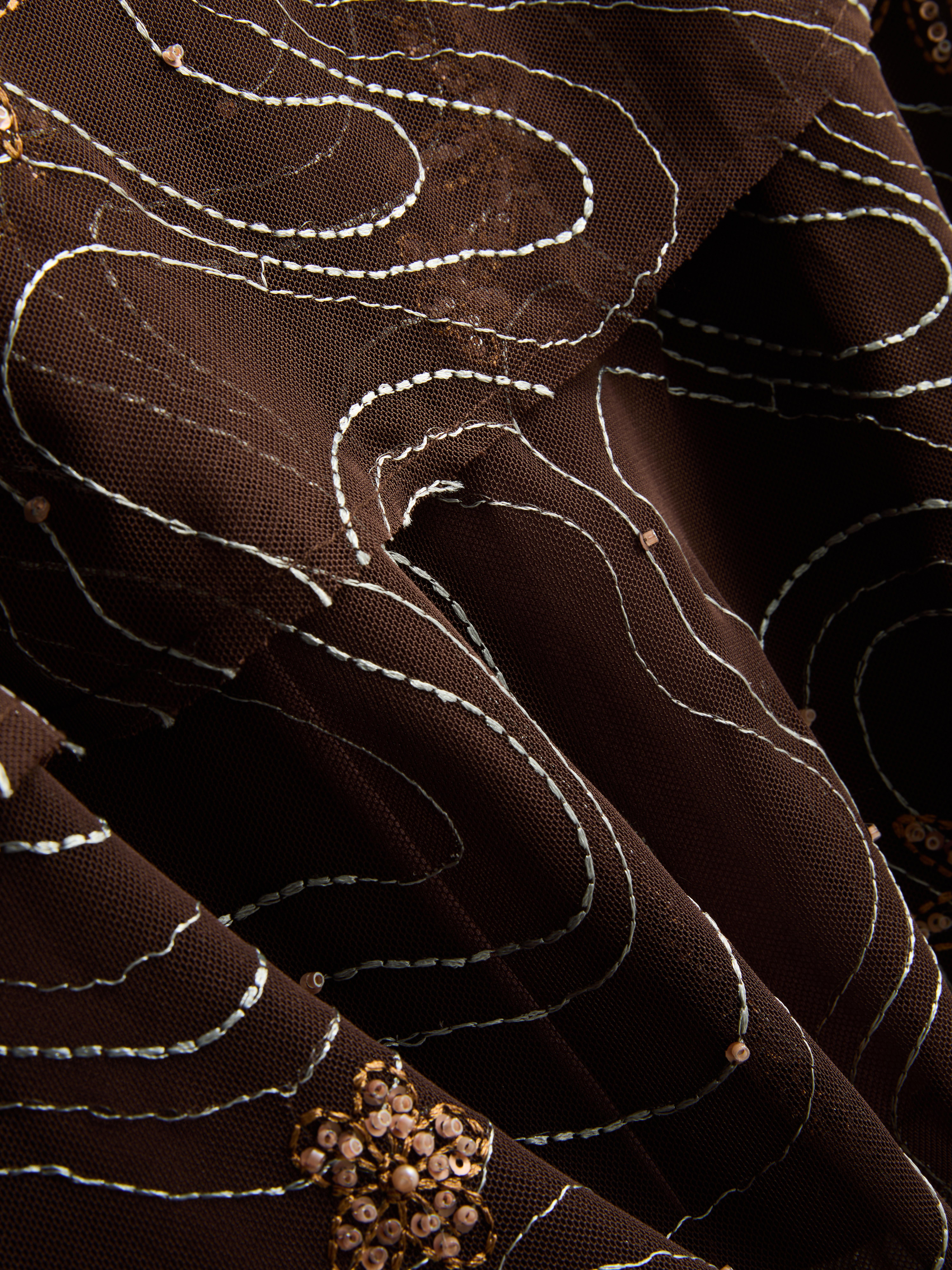 Vestido corto de tirantes con cuentas