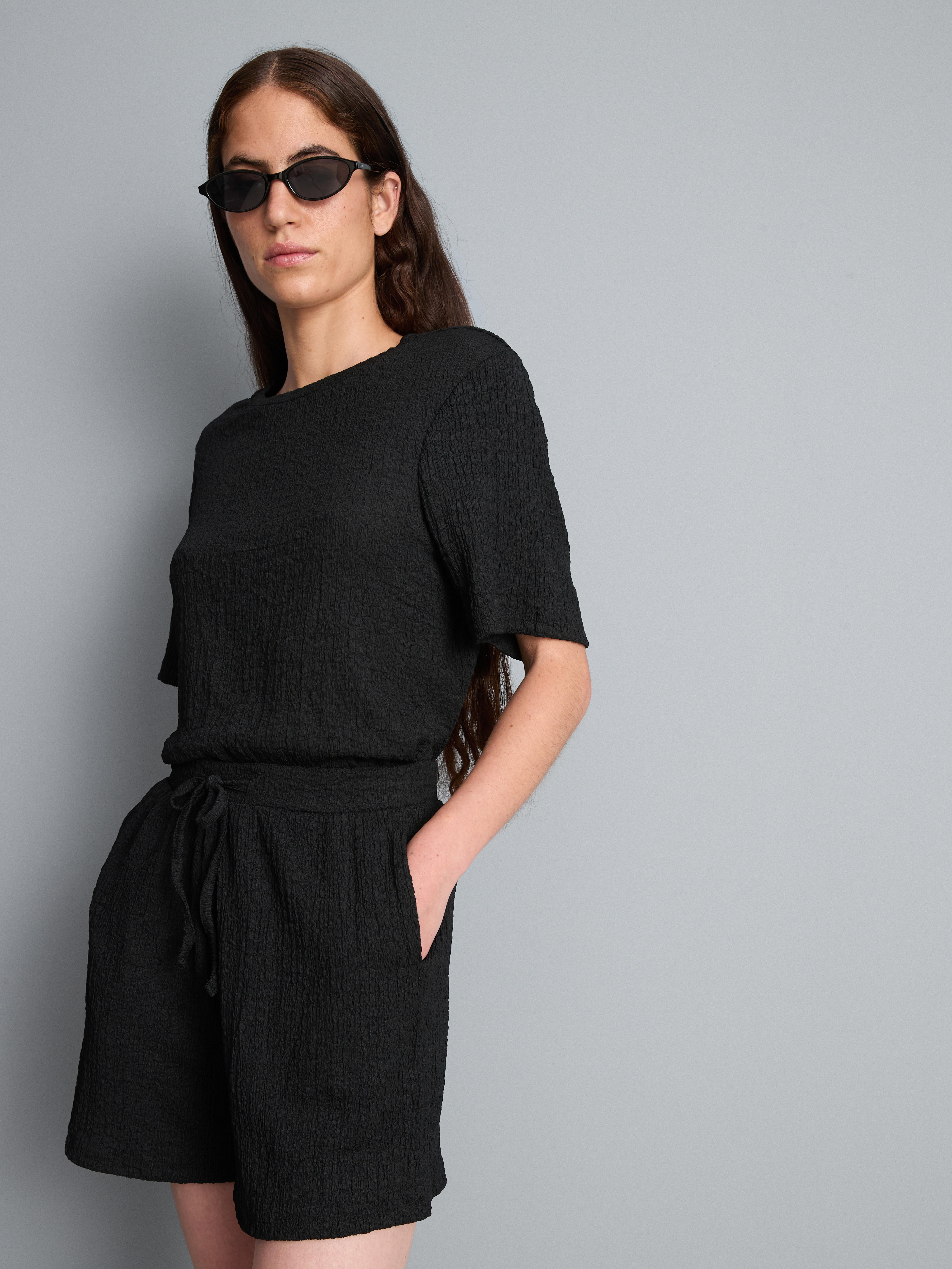 Relaxte short met textuur