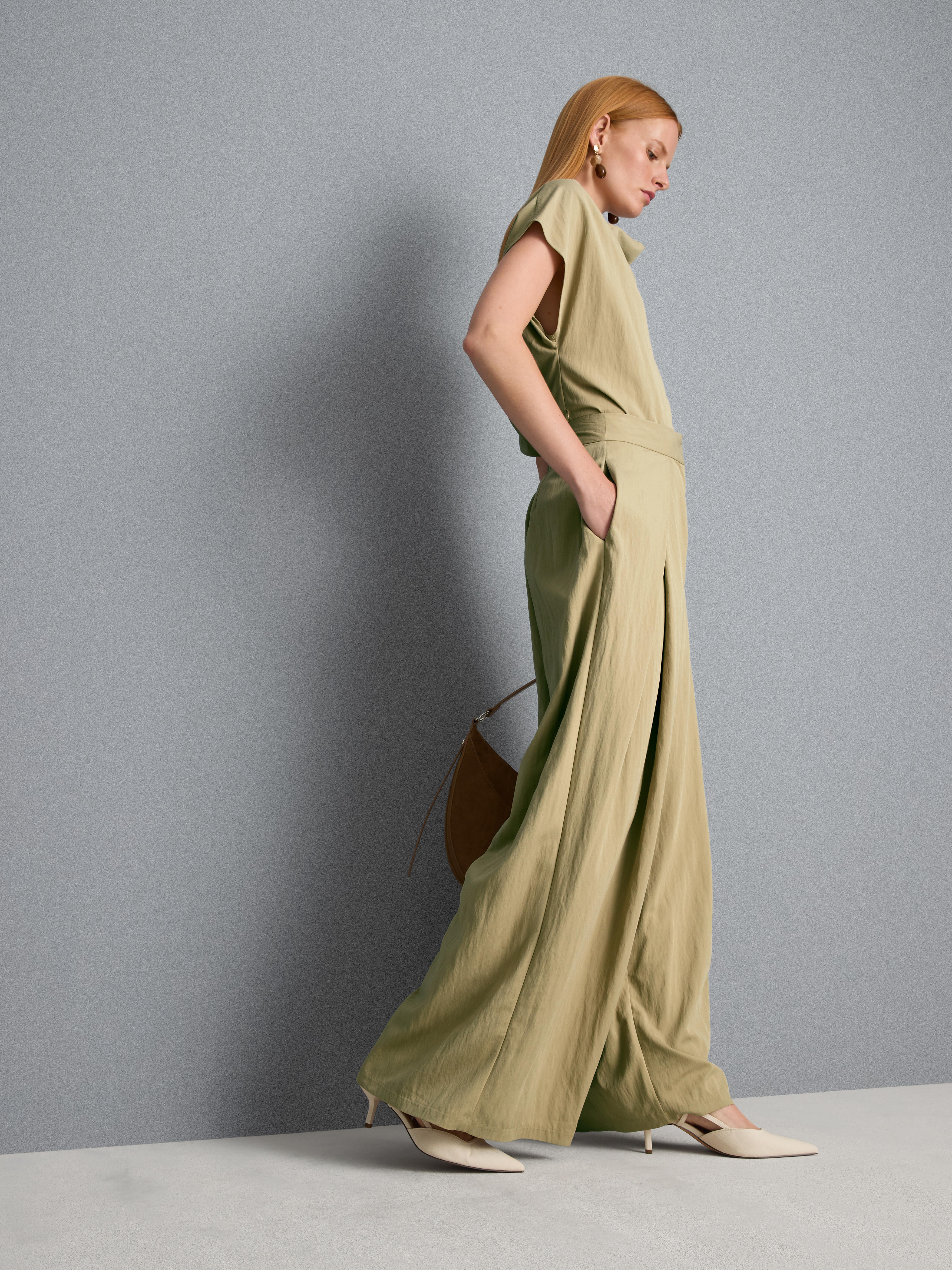 Hose mit weitem Bein und plissierter Stofflage