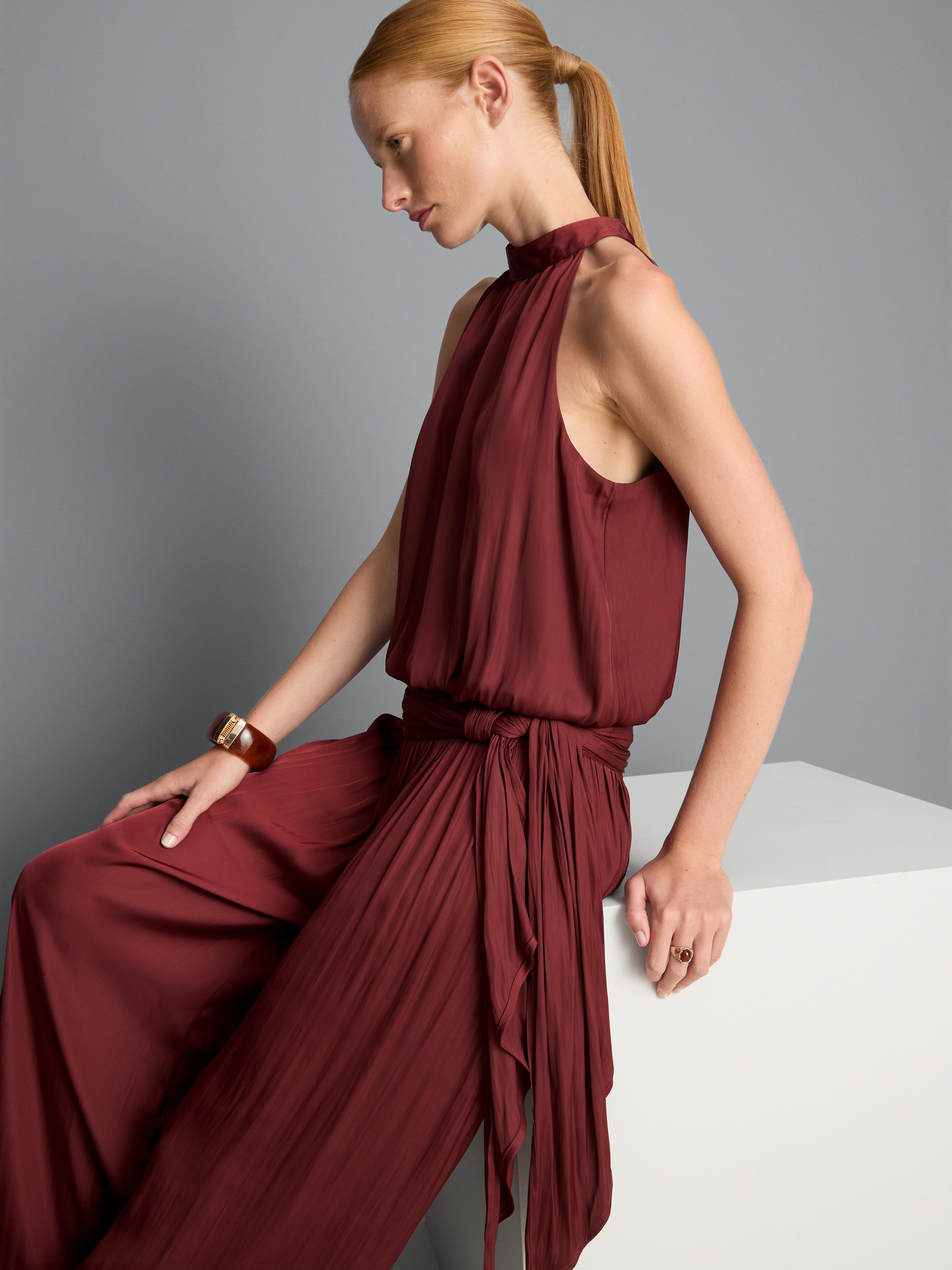 Blouse met halternek en ballonzoom
