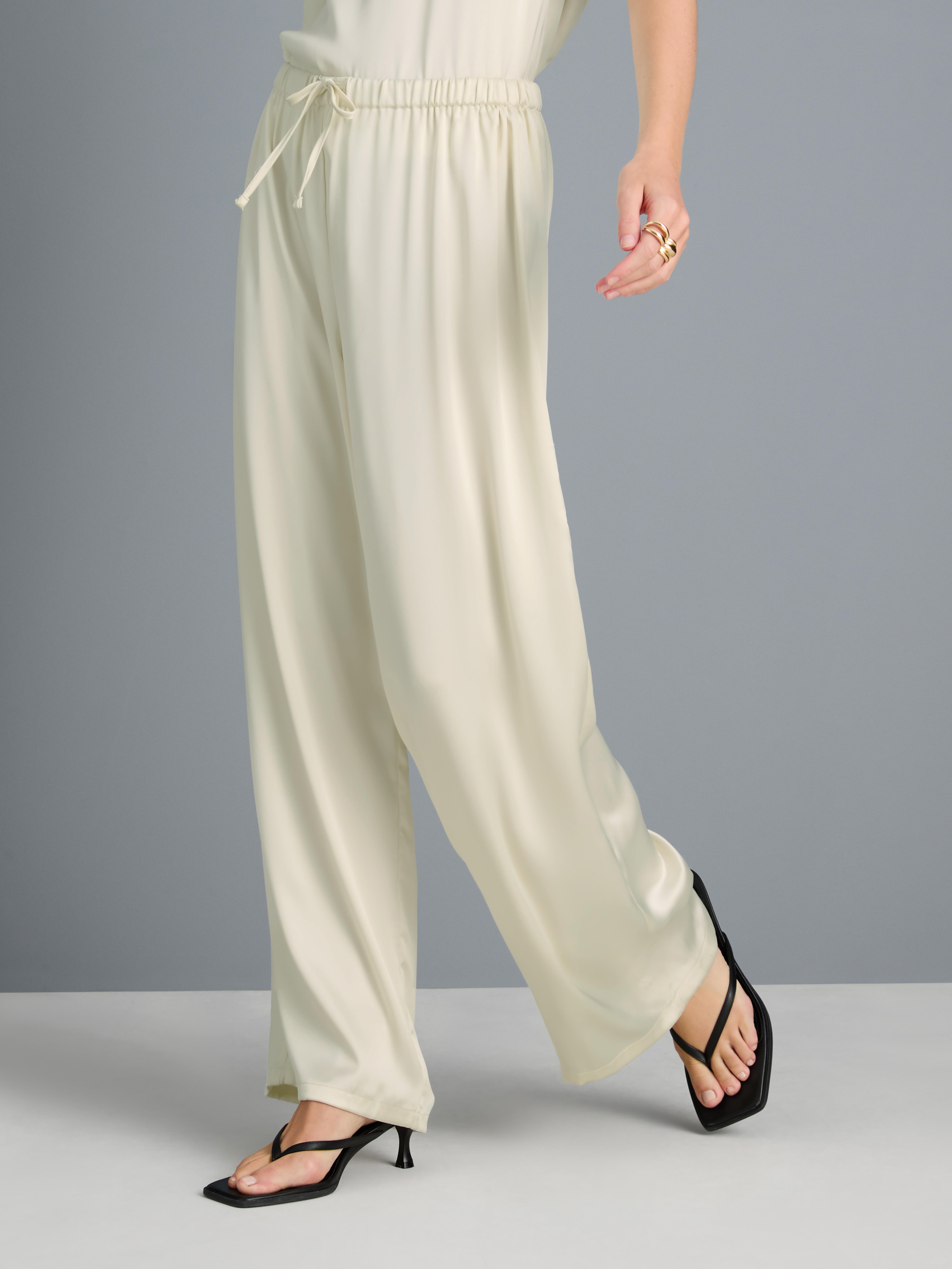 Satinhose mit weitem Bein