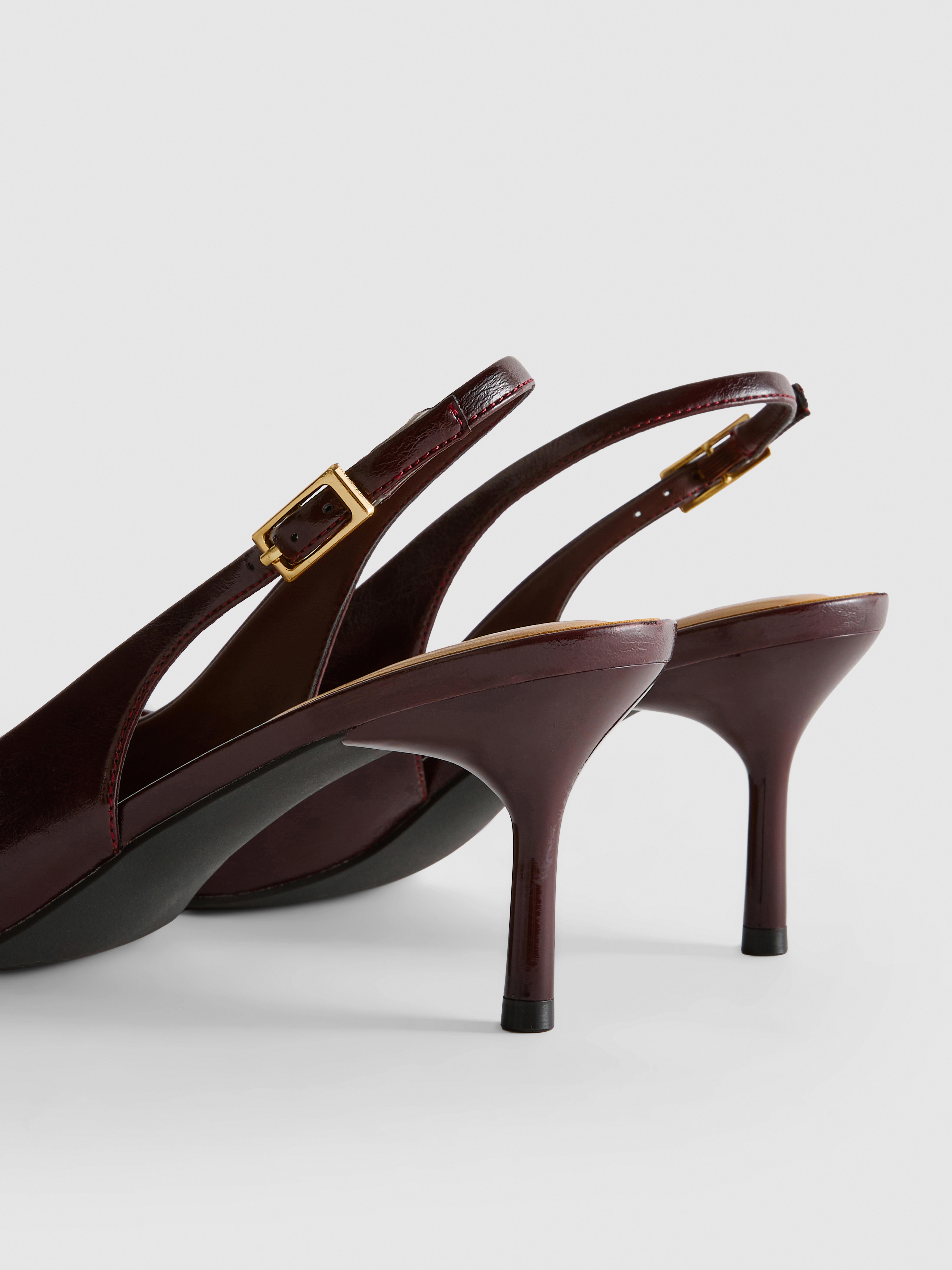 „By Collen“ Kunstleder-Slingbacks mit Schnalle