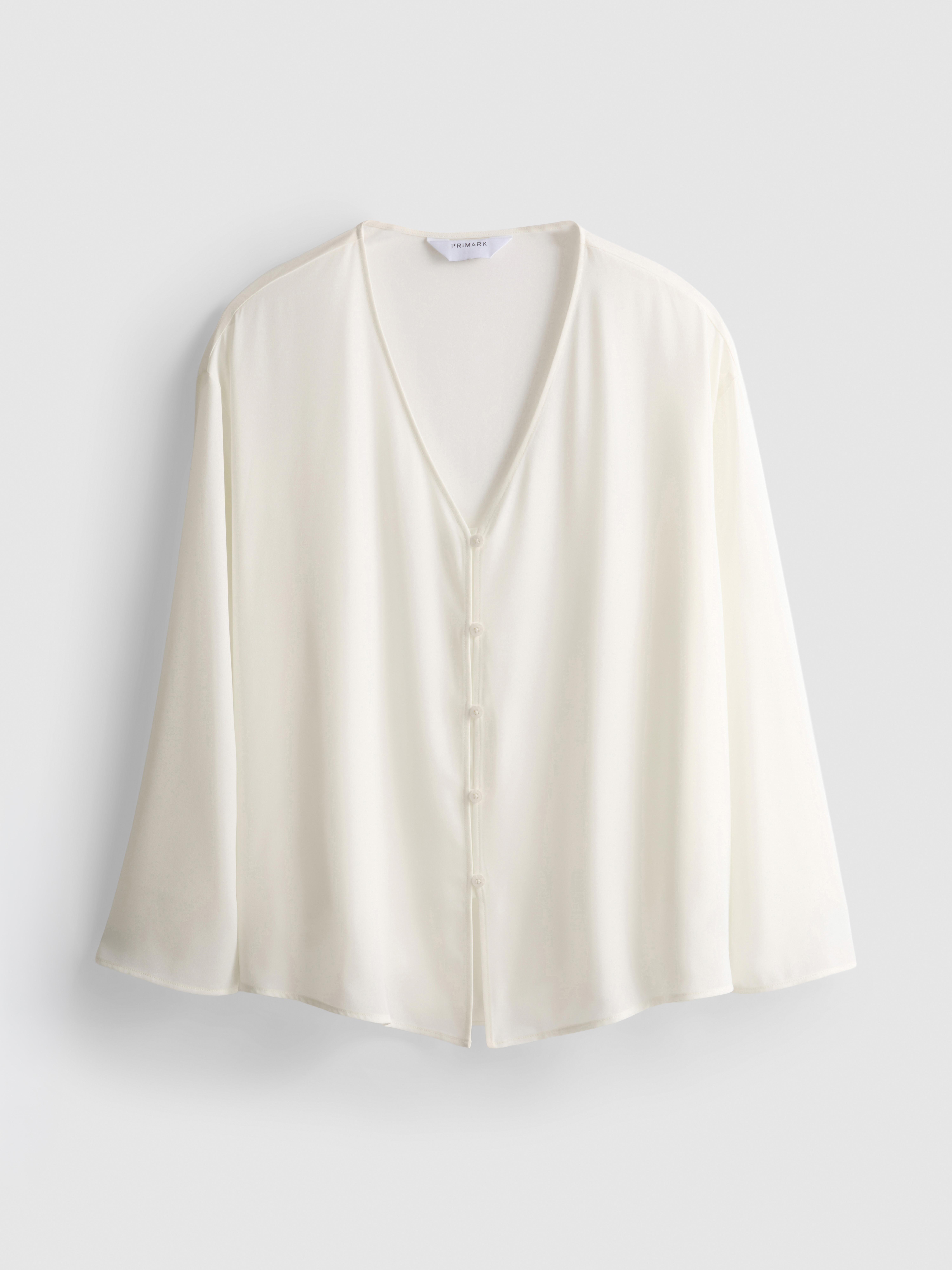 Blusa de crepé con cuello de pico