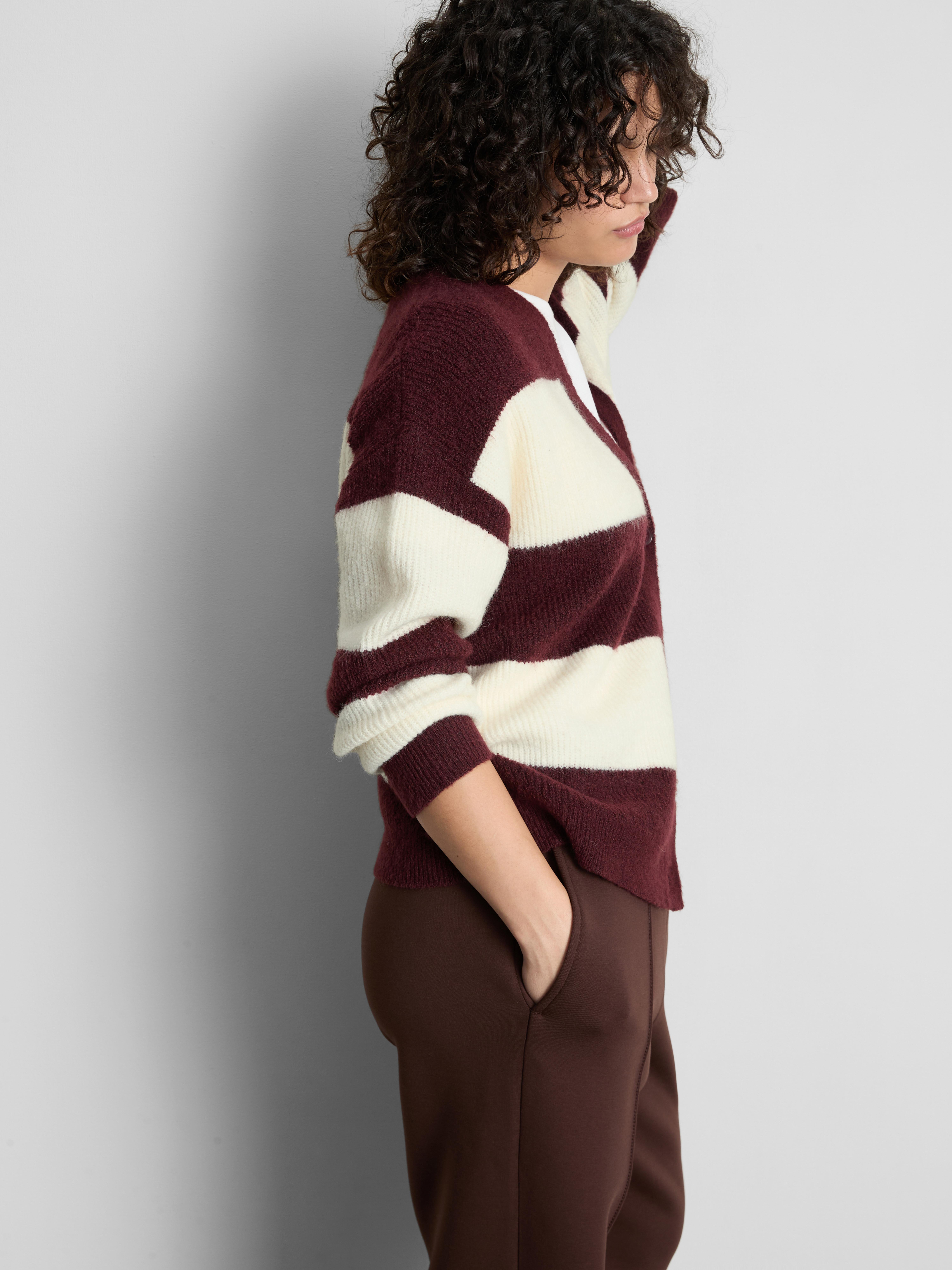 Gilet côtelé doux à col en V