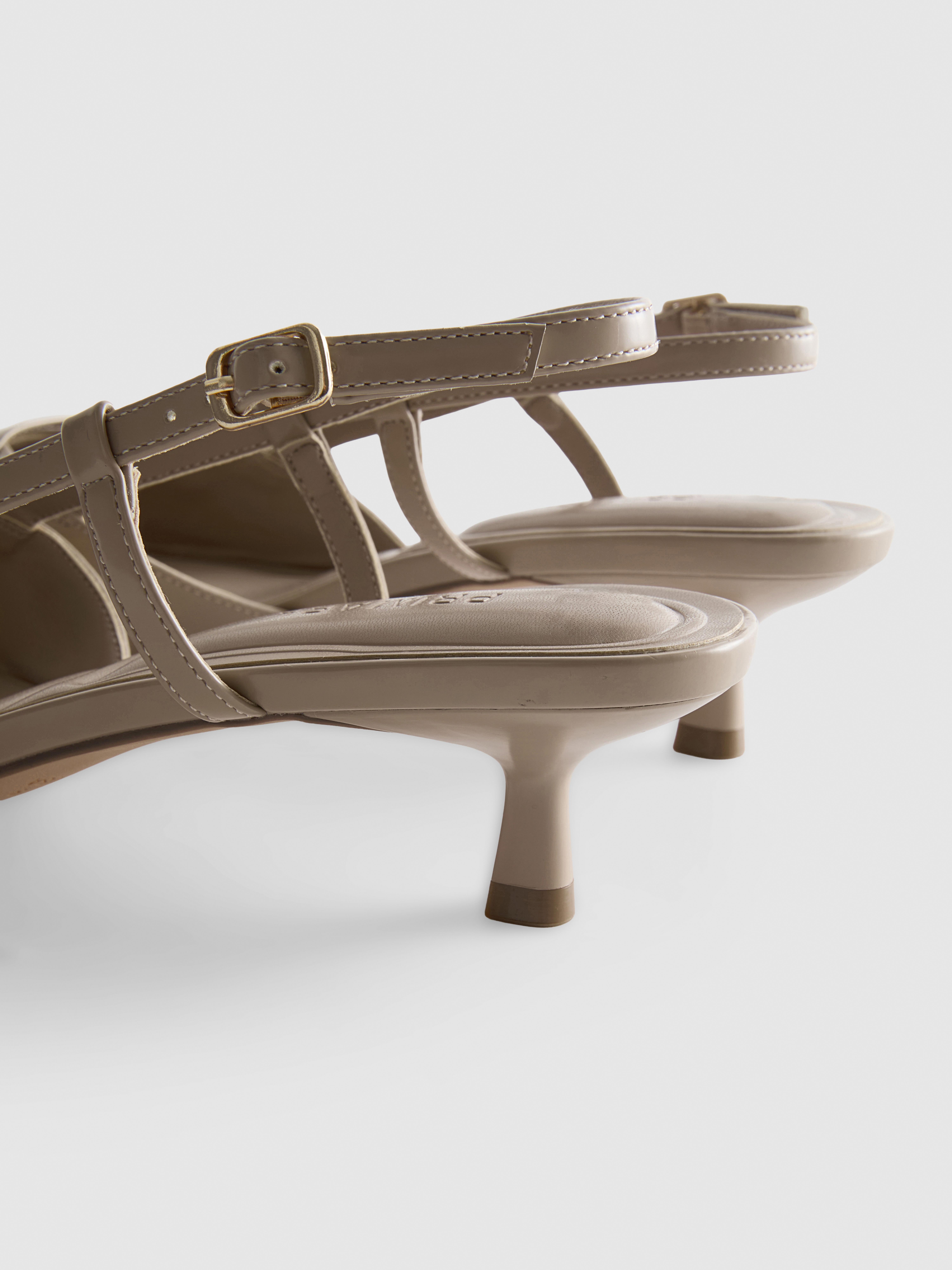 Scarpe con tacco a rocchetto e fibbia