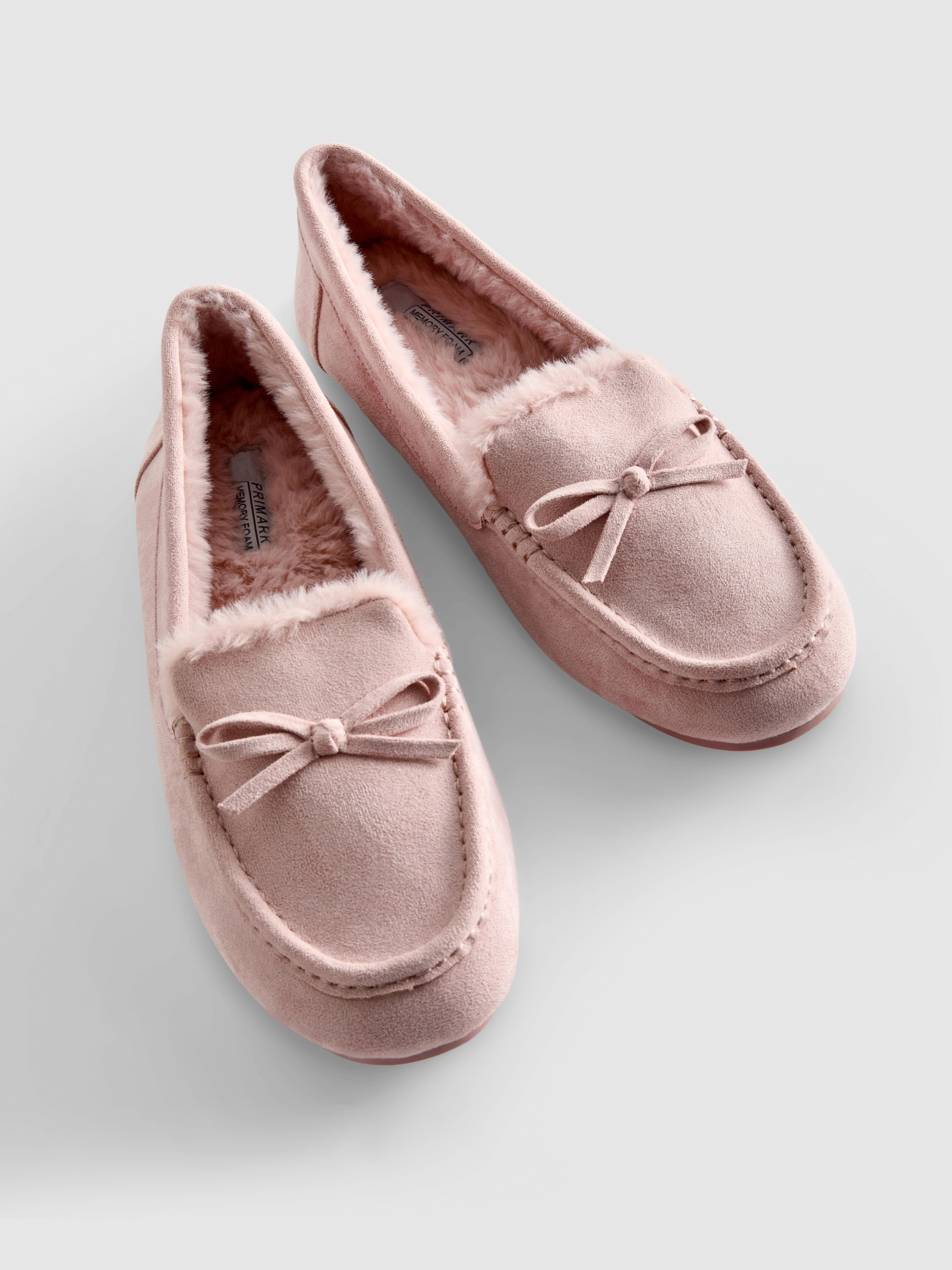 Mocassinpantoffels van suèdine