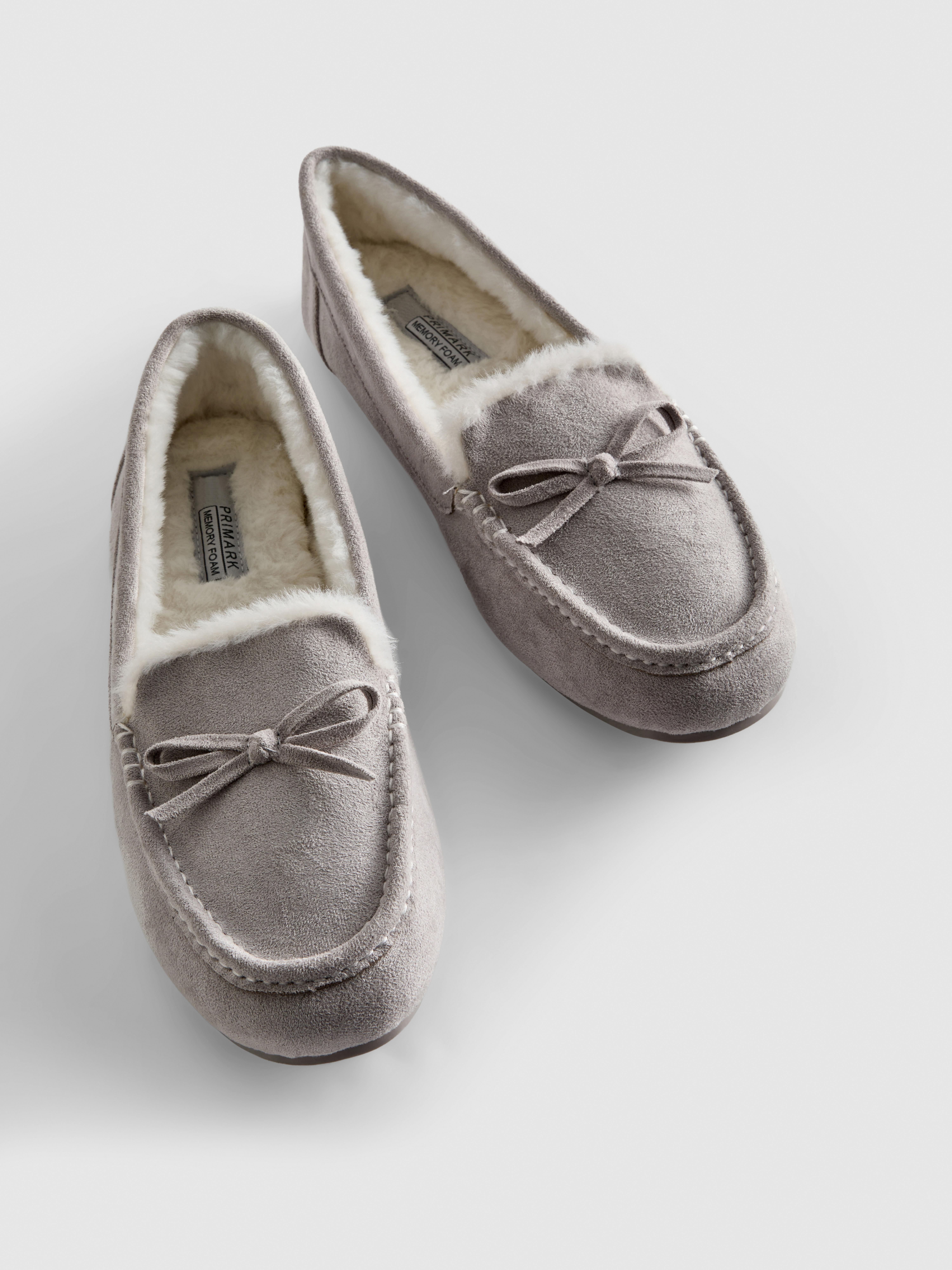 Mocassinpantoffels van suèdine