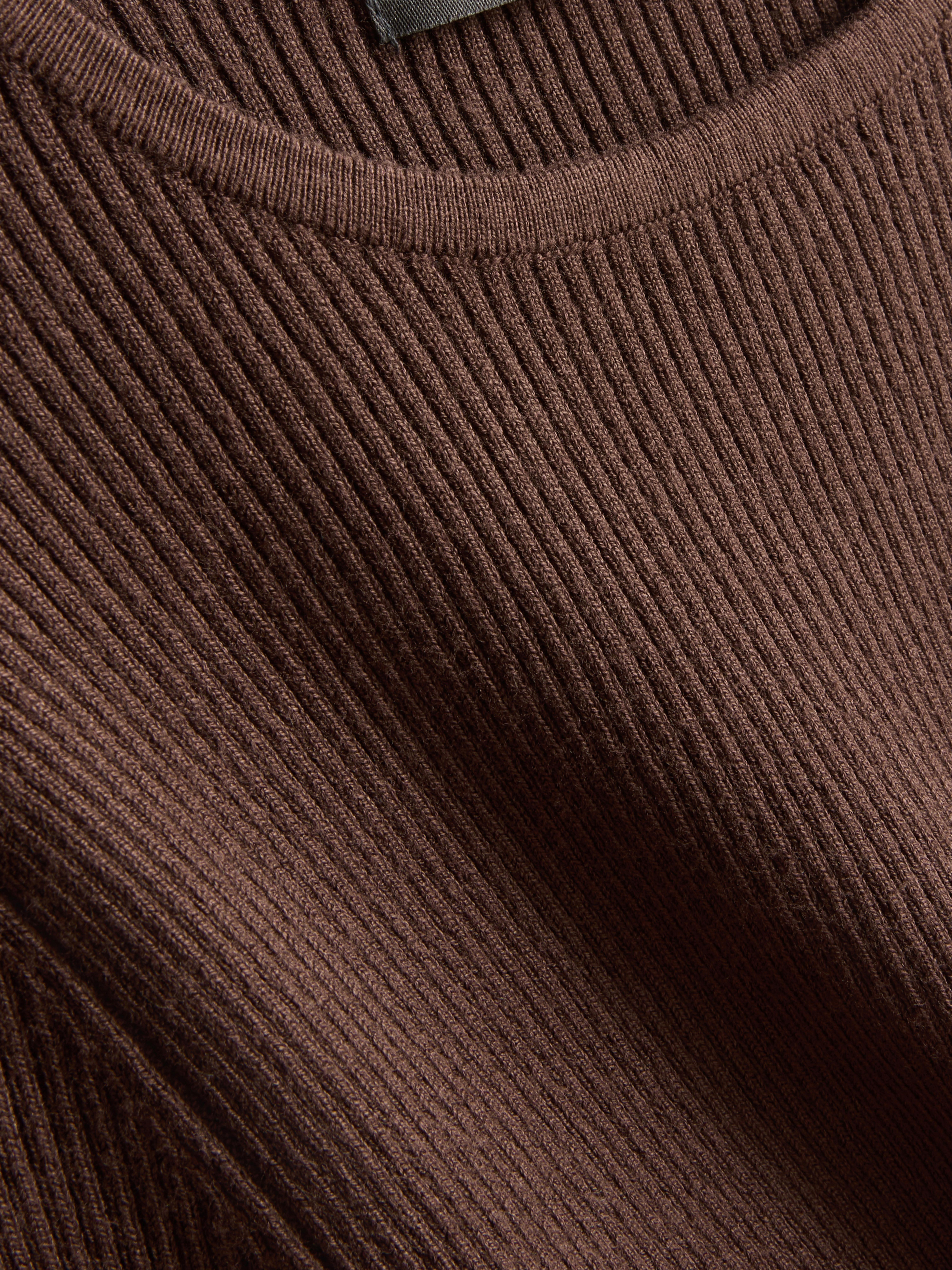 Pull côtelé à col ras-du-cou