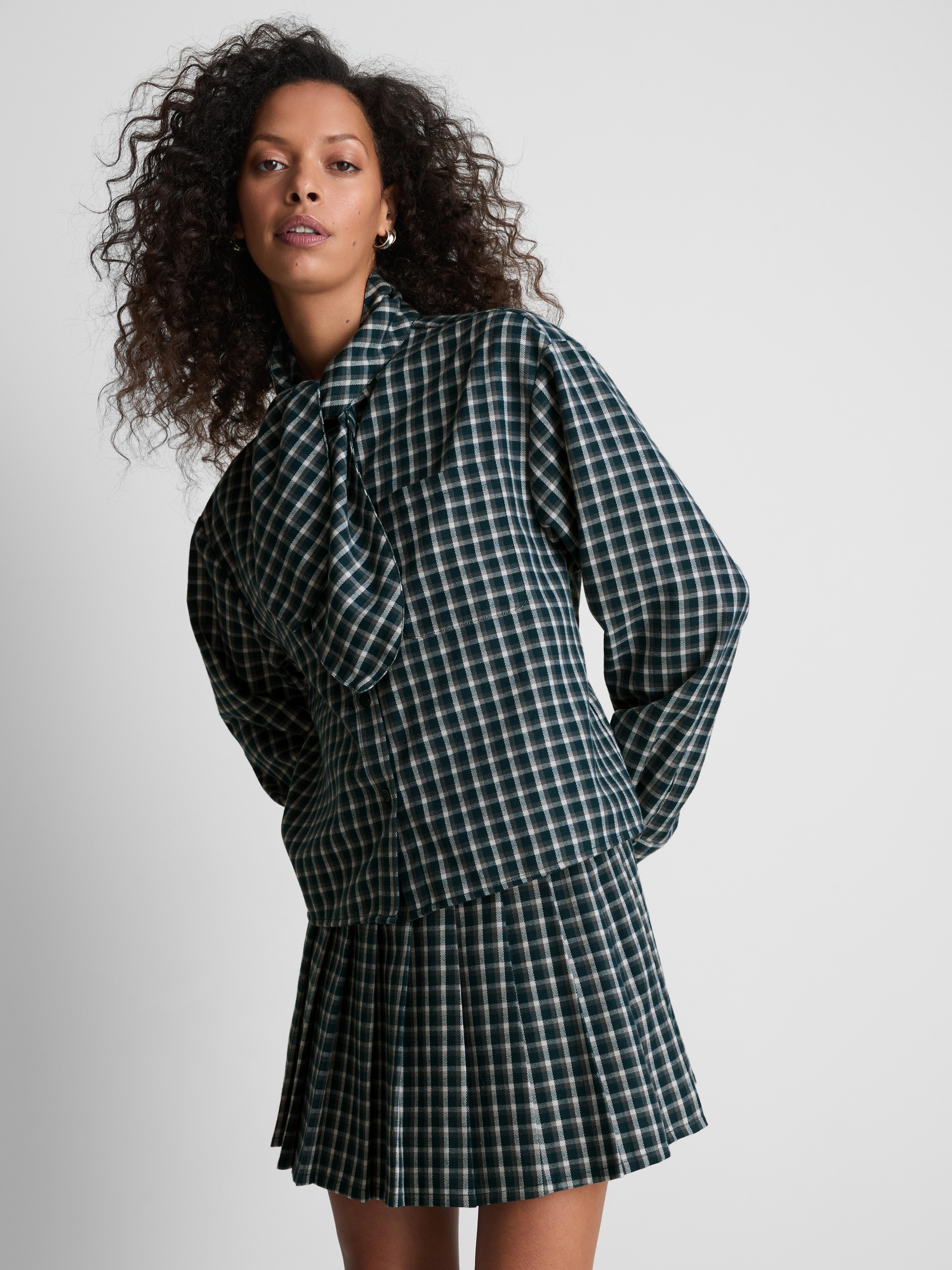 Camisa de corbata a cuadros de Paula Echevarría