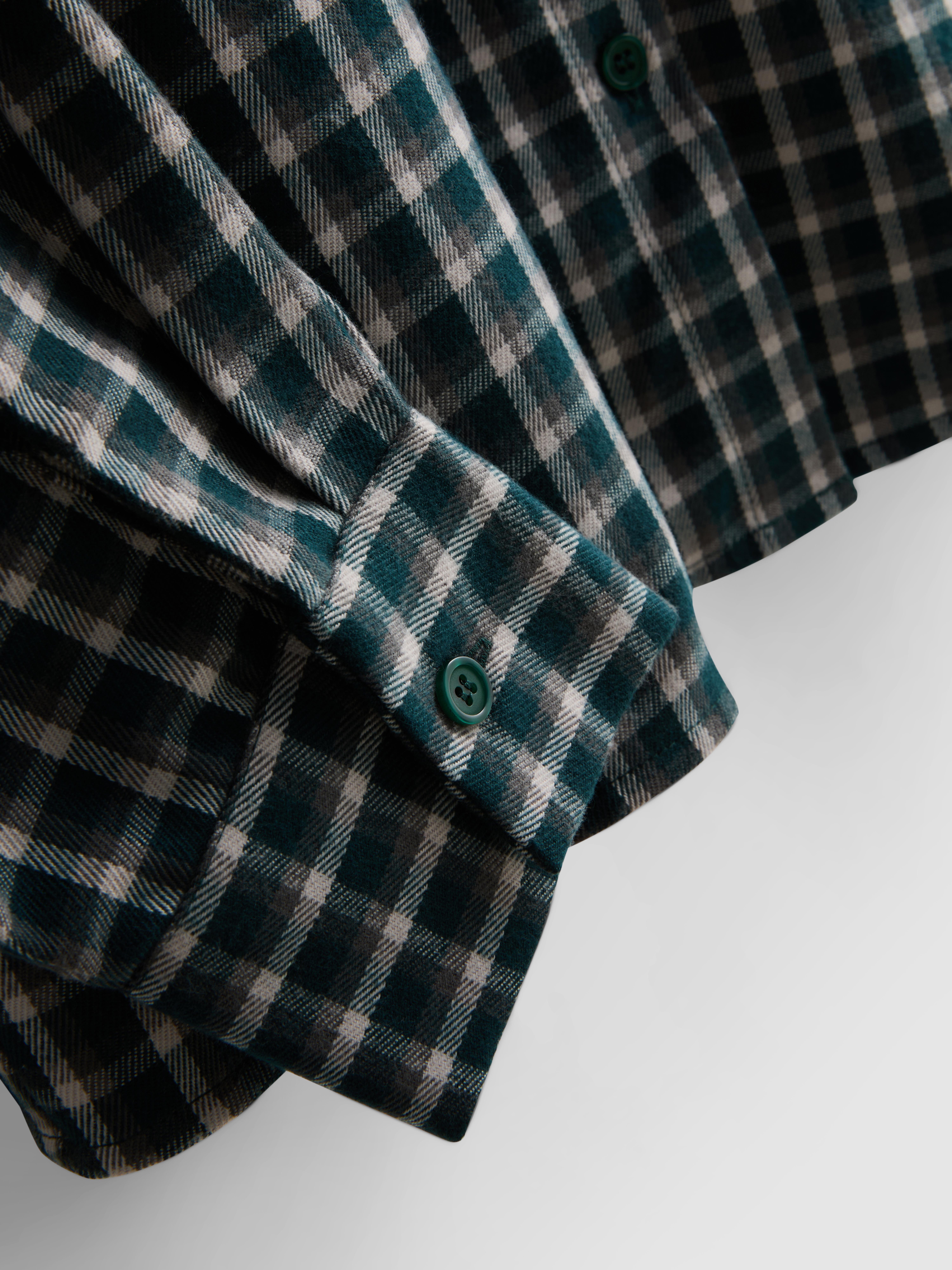 Camisa de corbata a cuadros de Paula Echevarría