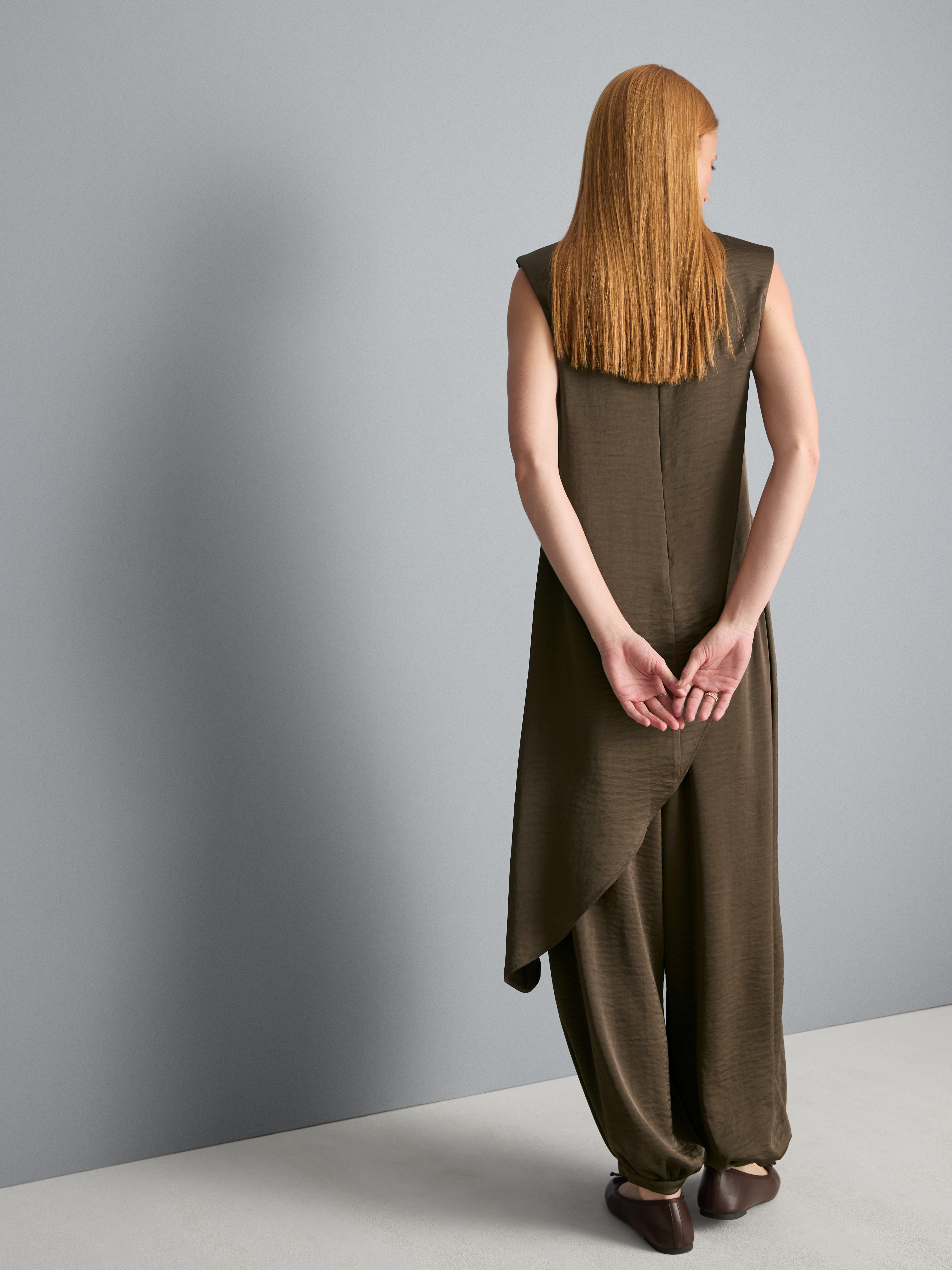 Haut asymétrique en satin texturé