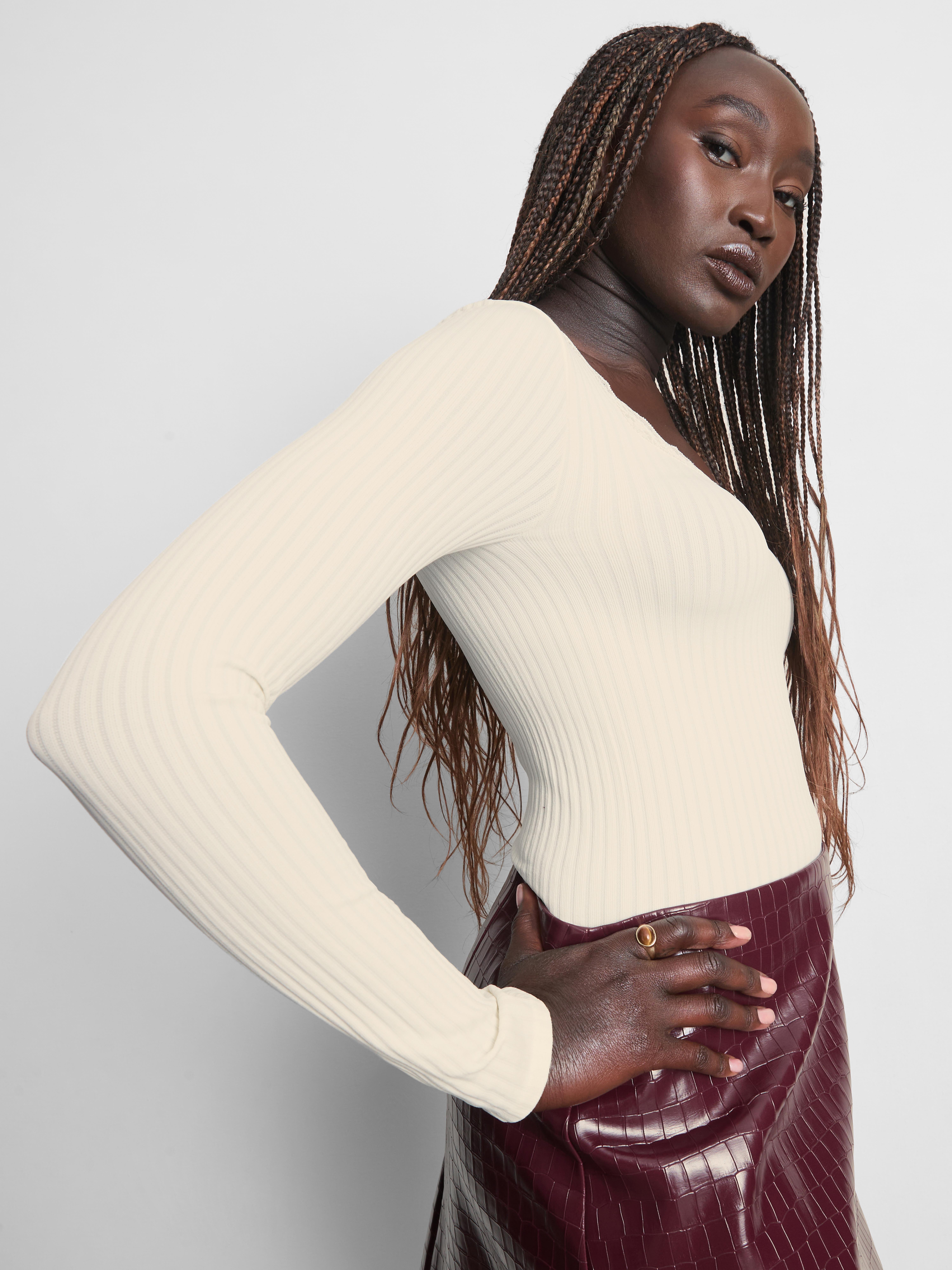 Geripptes Langarmshirt mit Karree-Ausschnitt