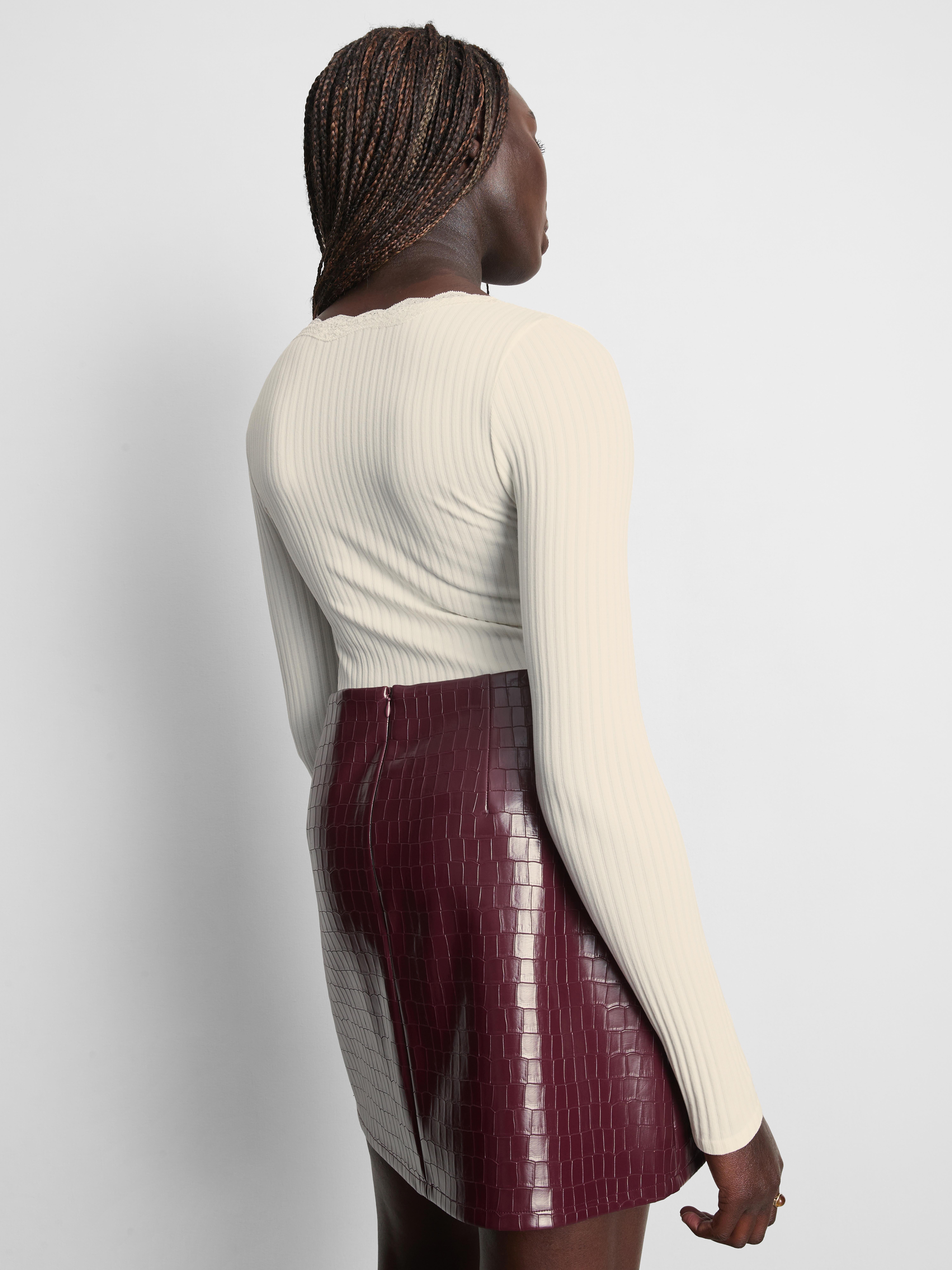 Geripptes Langarmshirt mit Karree-Ausschnitt