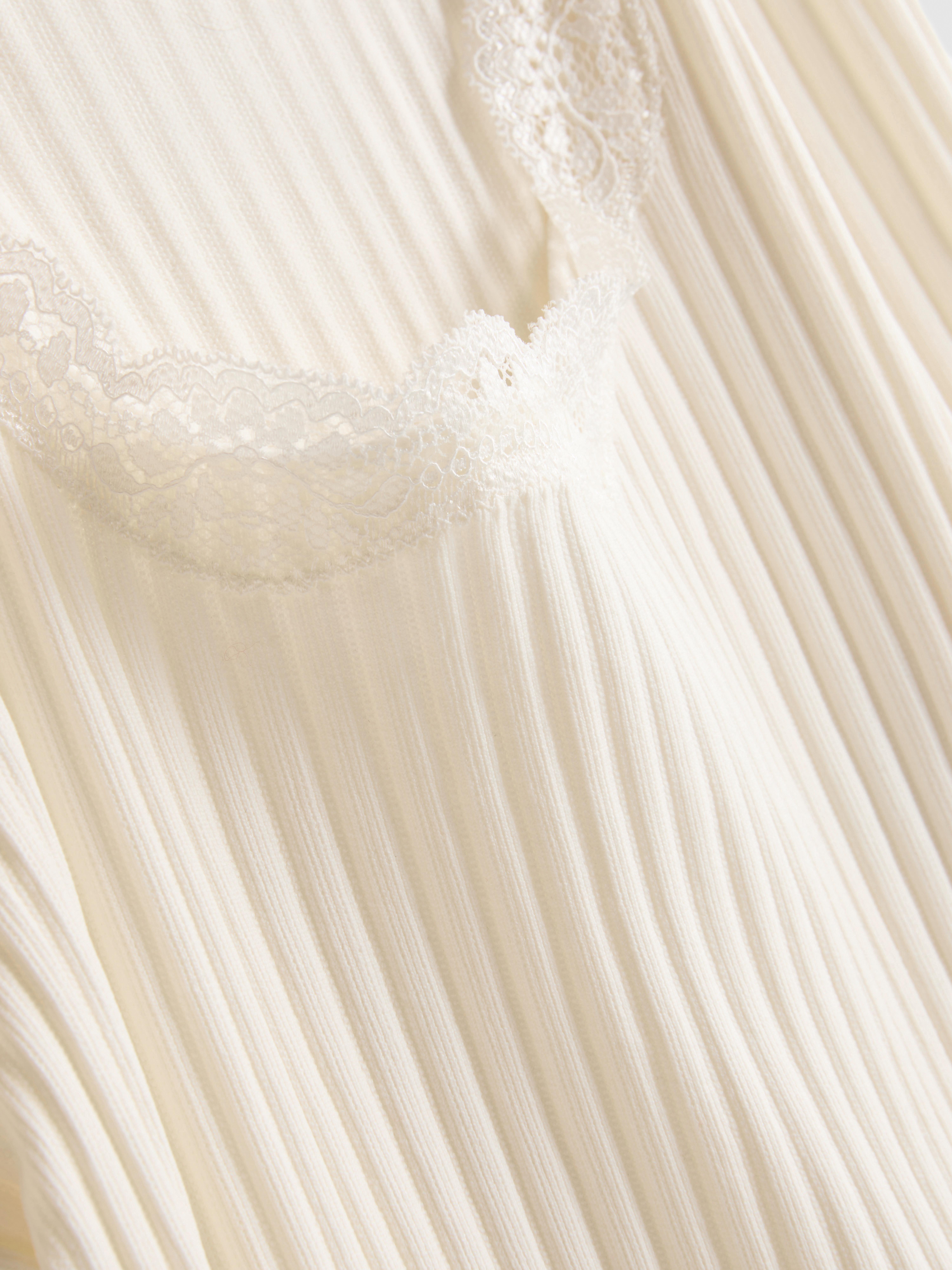 Geripptes Langarmshirt mit Karree-Ausschnitt
