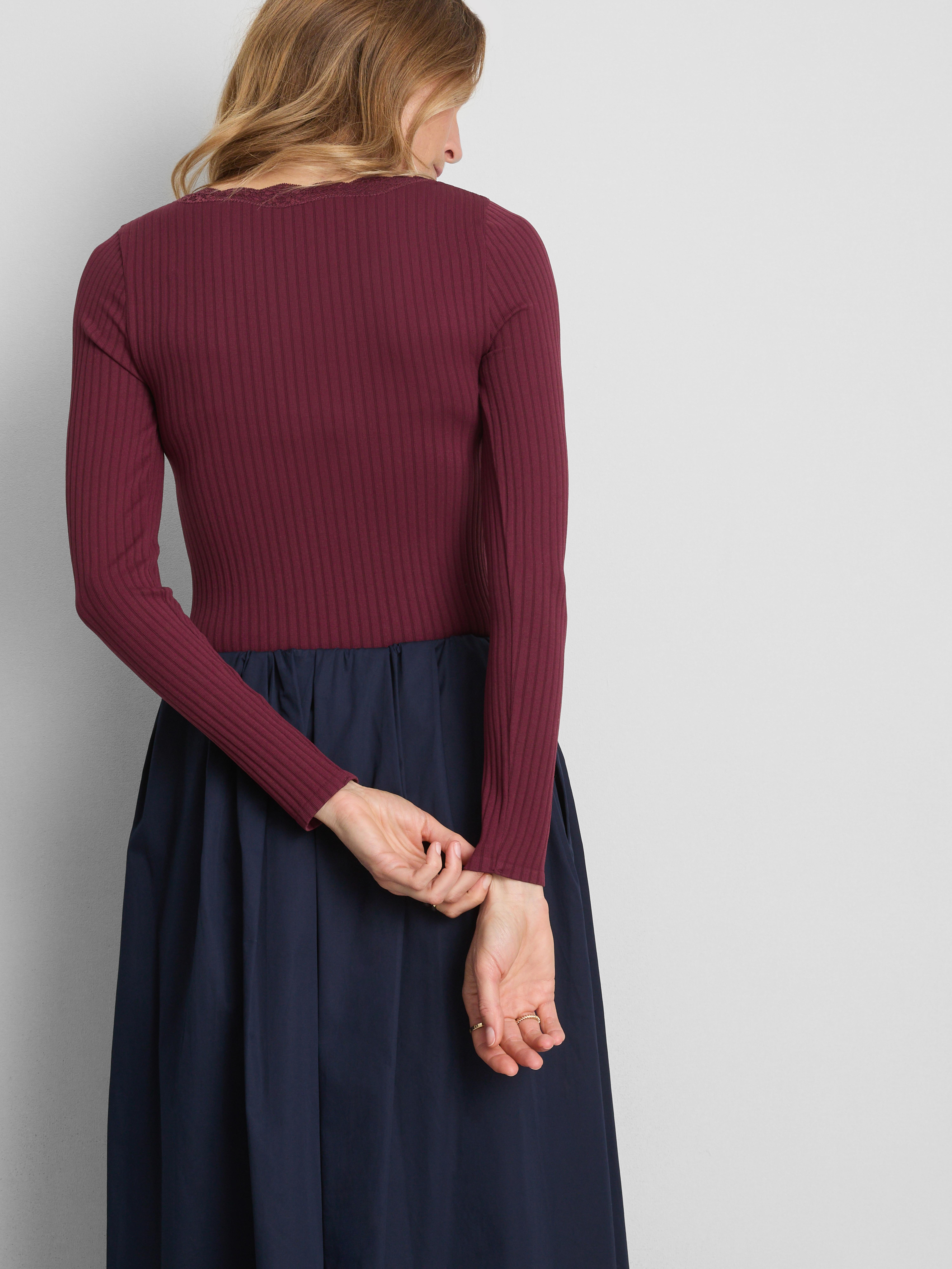 Geripptes Langarmshirt mit Karree-Ausschnitt