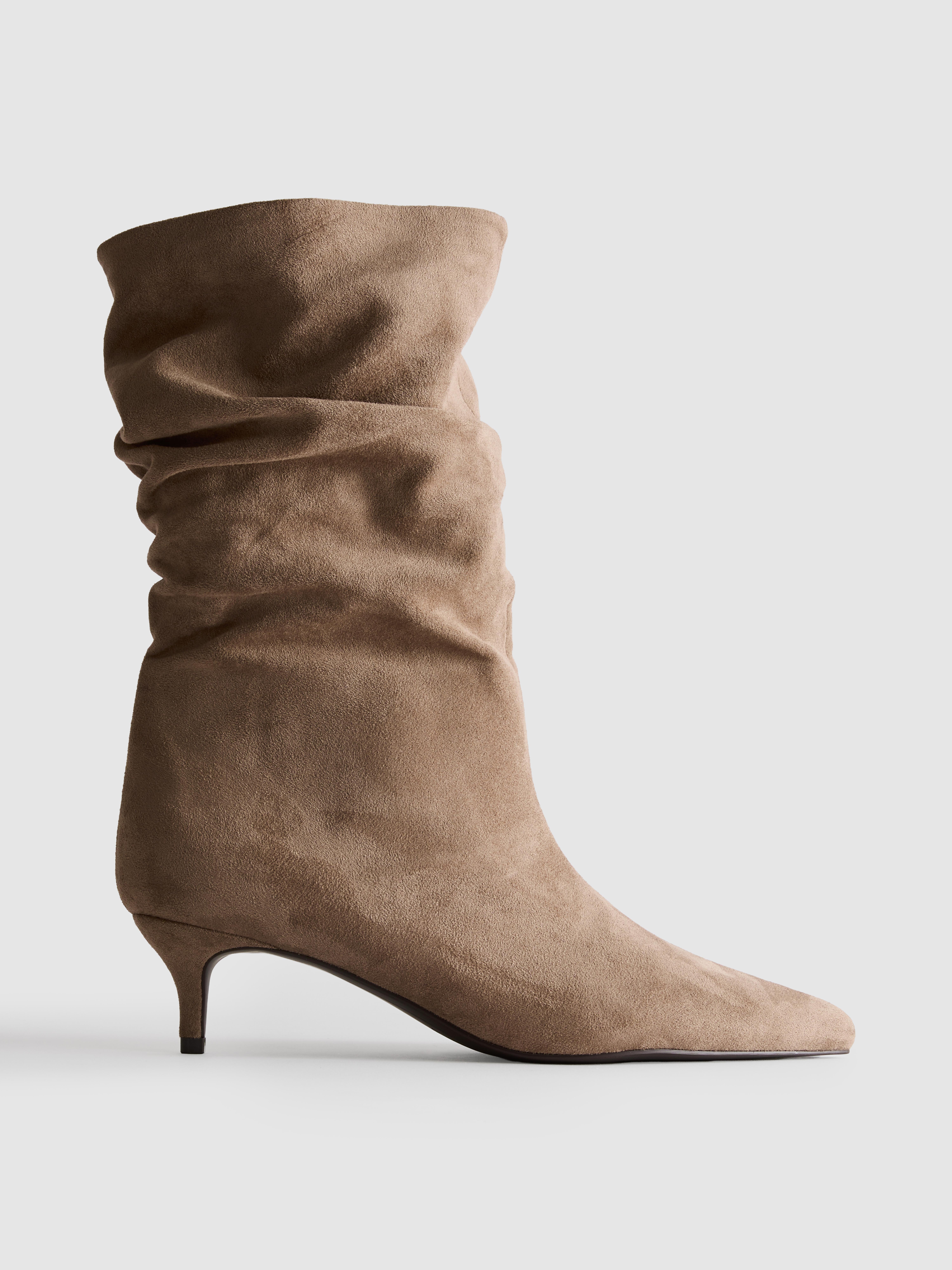 Bottines ruchées à talon bas By Coleen Taupe